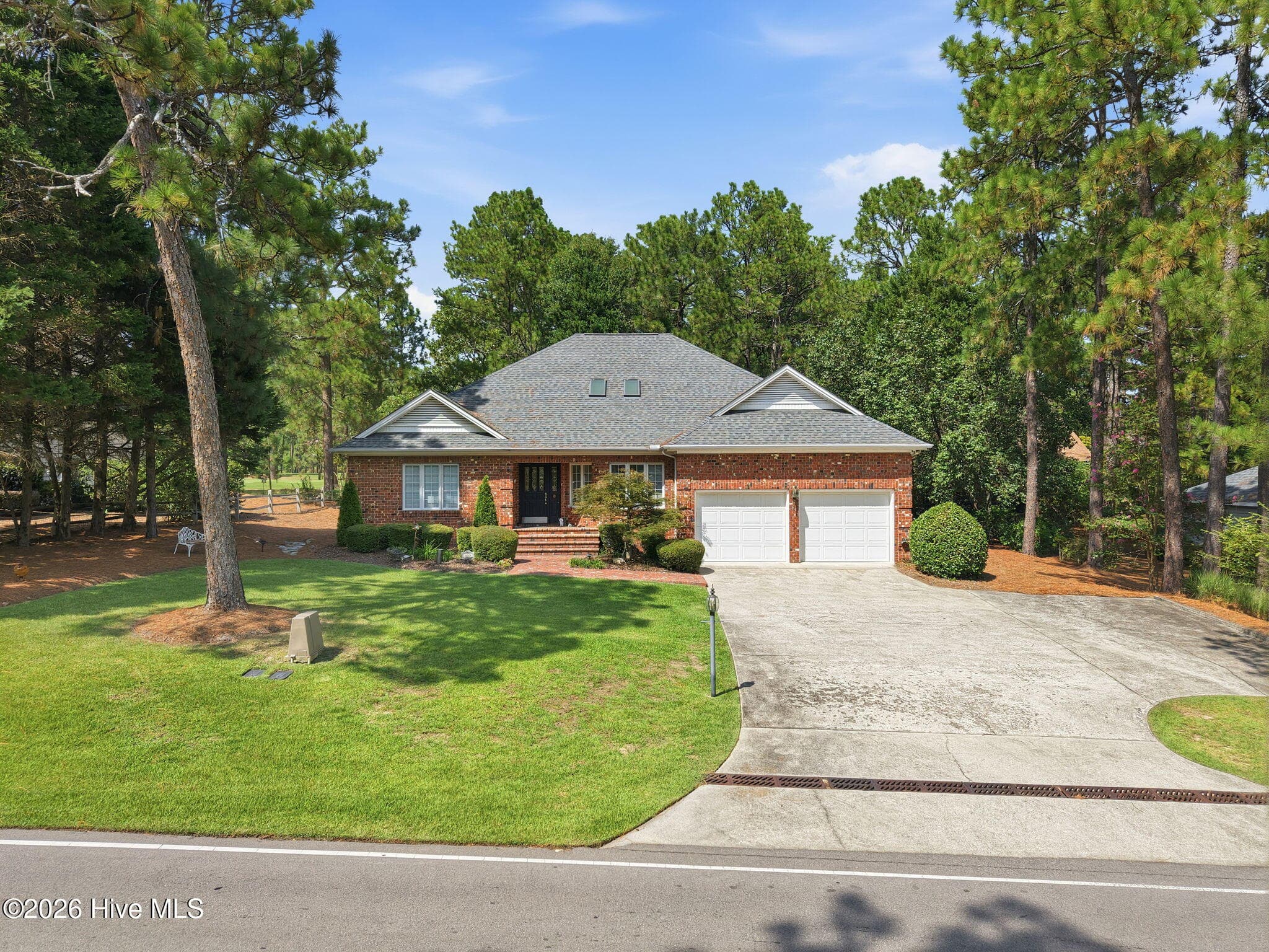 Single Family Residence at 885 Monticello Drive, Pinehurst, NC 28374, photo 6 of 51