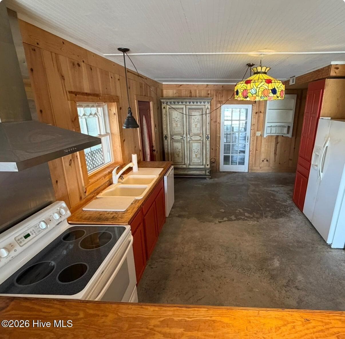 2704 Waccamaw Shores Road, Lake Waccamaw, NC 28450
