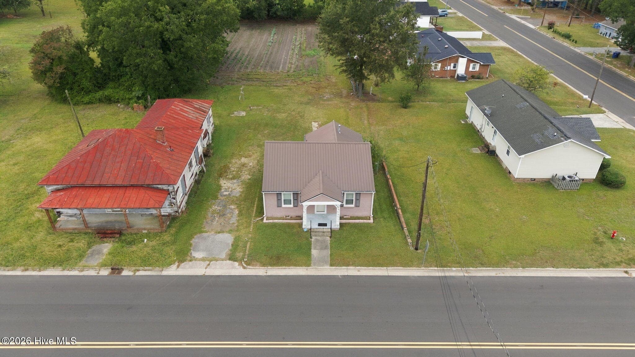 Single Family Residence at 305 N Charles Street, La Grange, NC 28551, photo 10 of 29