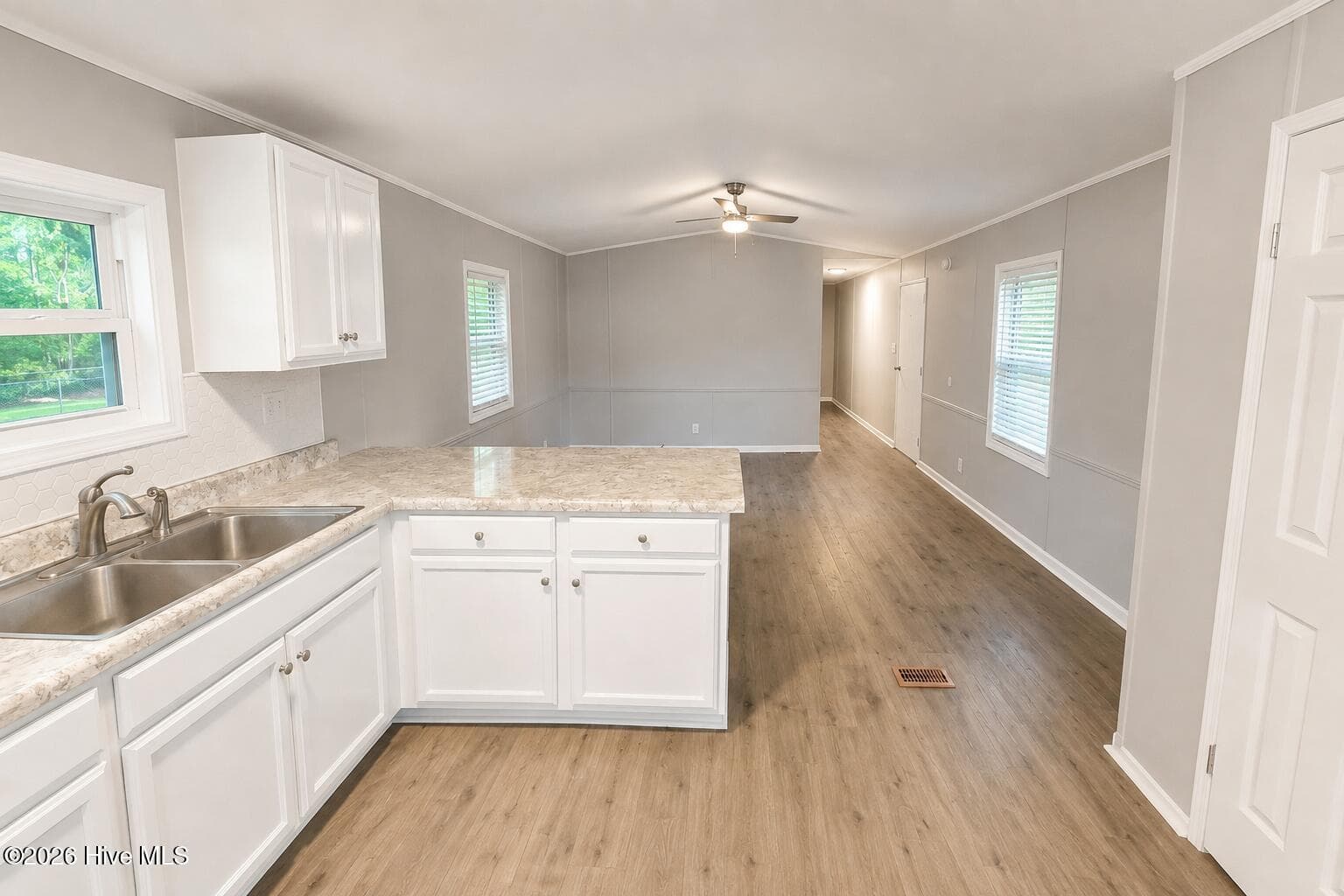 Manufactured Home at 208 Branson Way, Holly Ridge, NC 28445, photo 4 of 11
