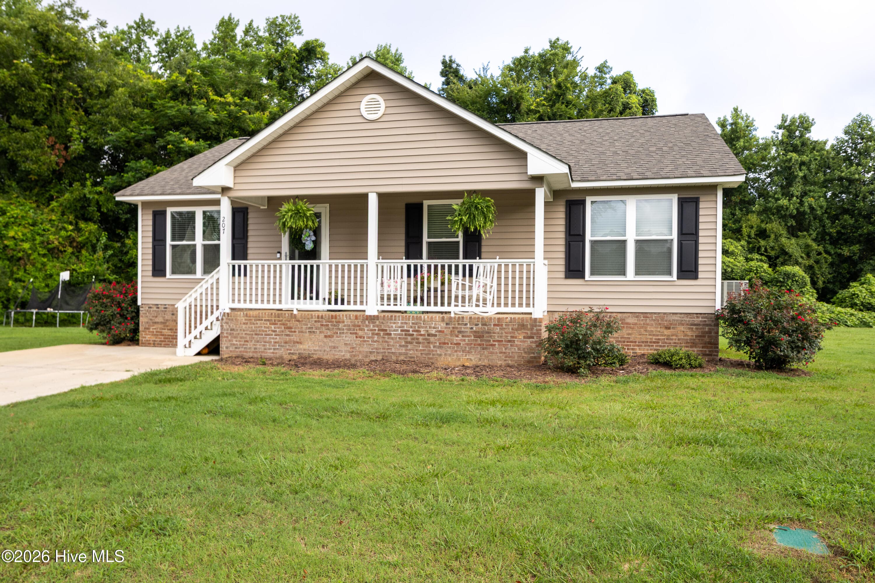 Single Family Residence at 207 Dixie Circle, Clinton, NC 28328, photo 3 of 31