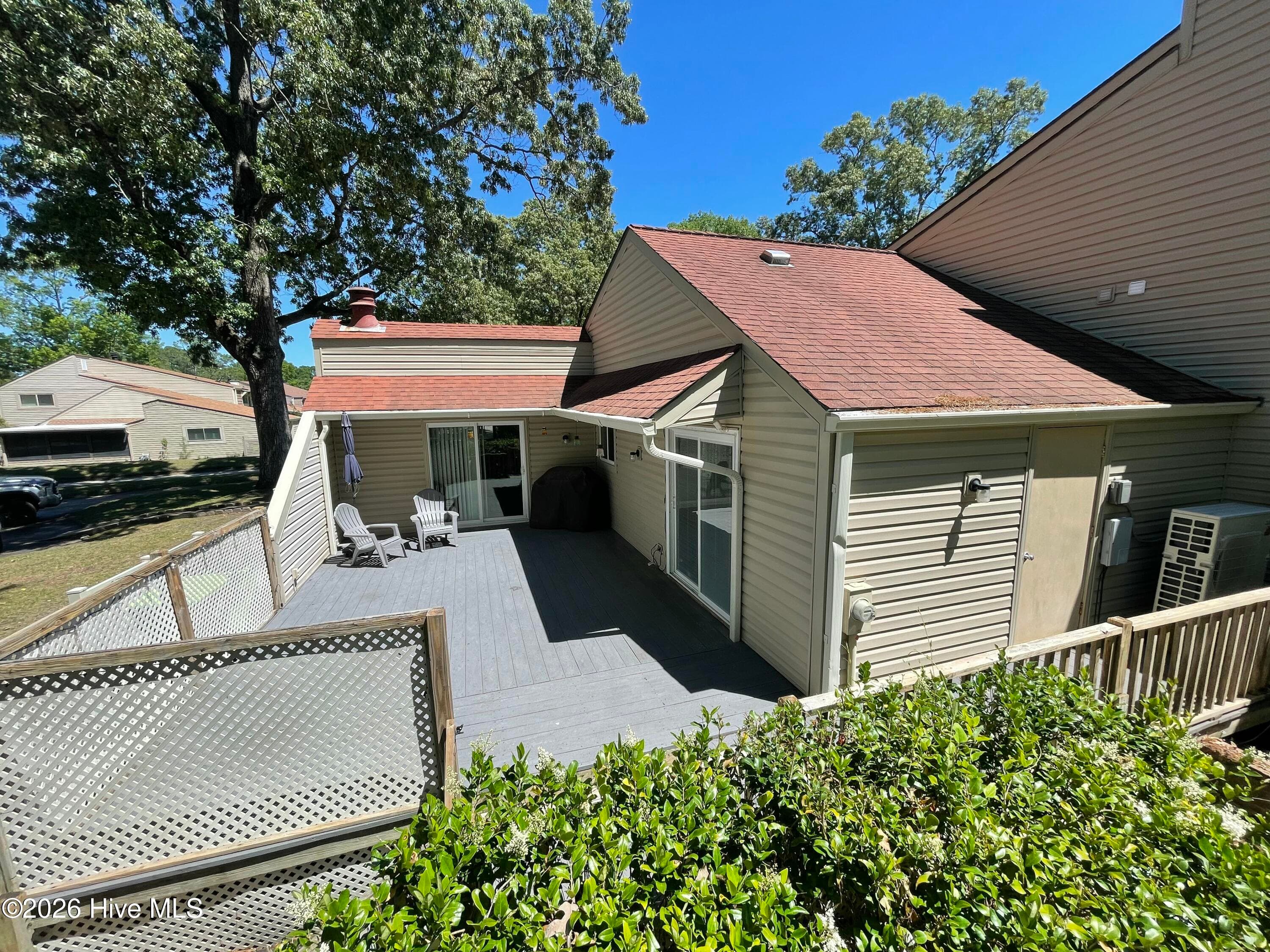 Townhouse at 1 Quarterdeck, New Bern, NC 28562, photo 11 of 12
