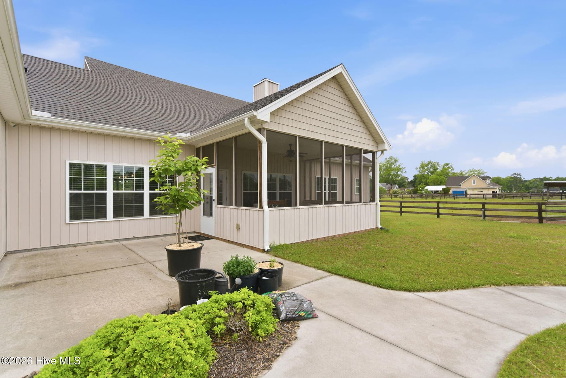 Single Family Residence at 6112 Sycamore Avenue, Castle Hayne, NC 28429, photo 4 of 5