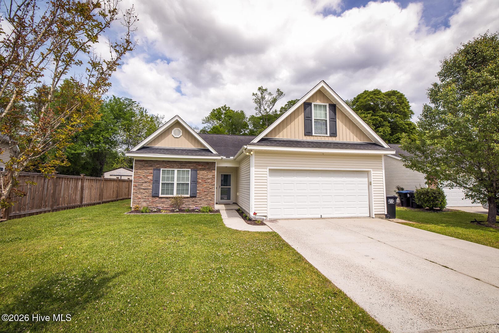 Single Family Residence at 1017 Bally Bunion Lane, Burgaw, NC 28425, photo 6 of 39
