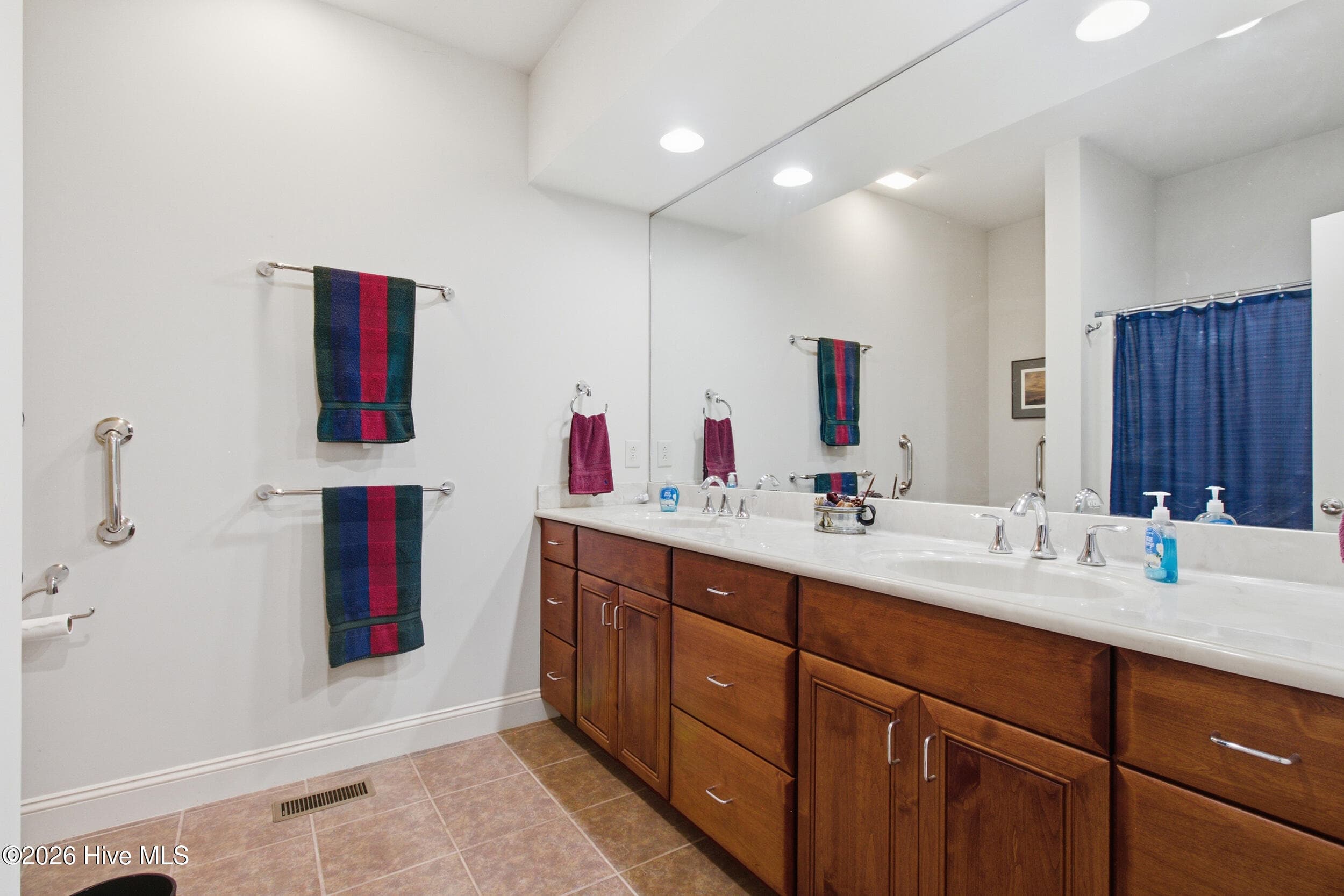 Owners Bathroom - 2207 Hidden Harbor Drive, New Bern, NC 28562