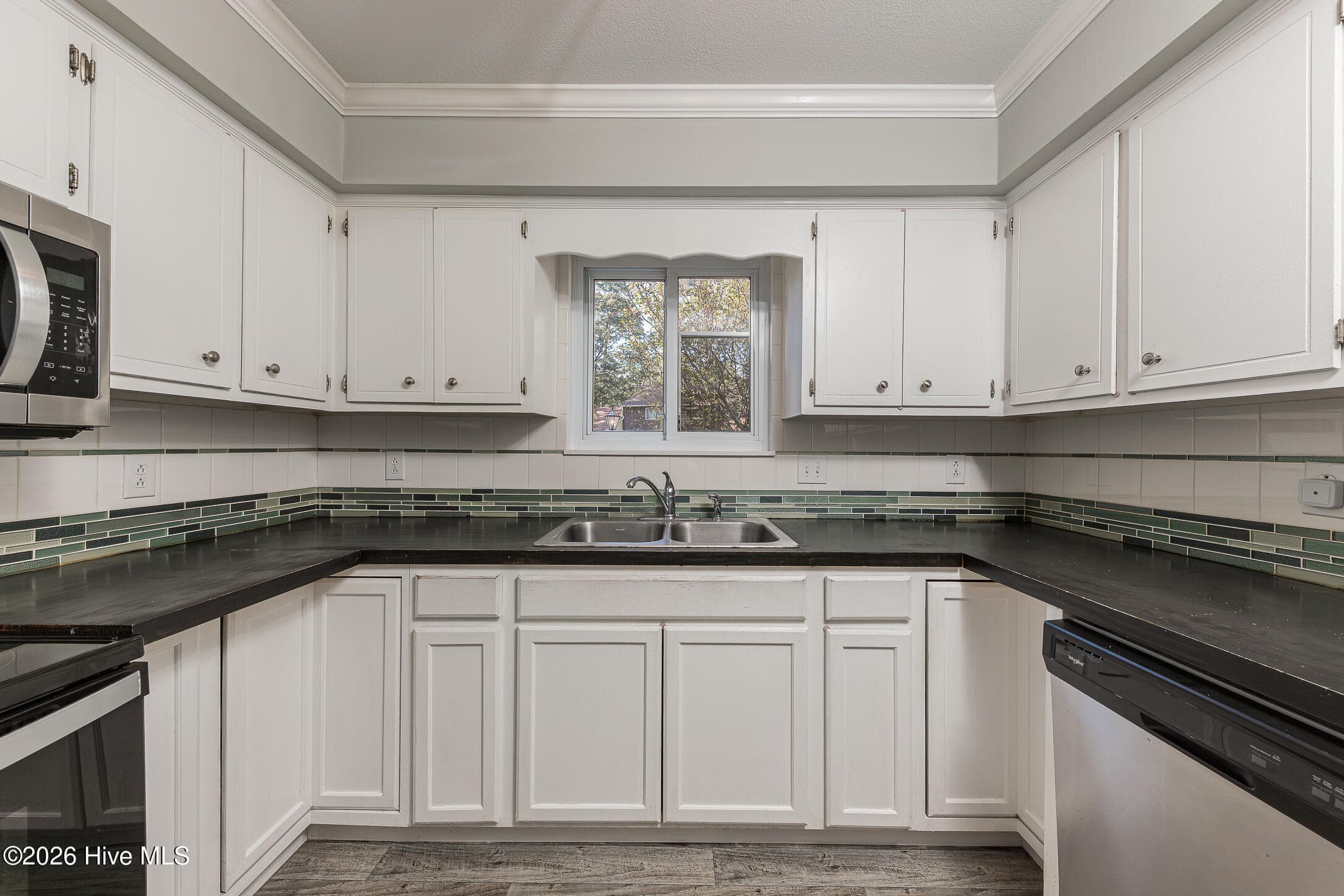 Townhouse at 97 Quarterdeck, New Bern, NC 28562, photo 9 of 71