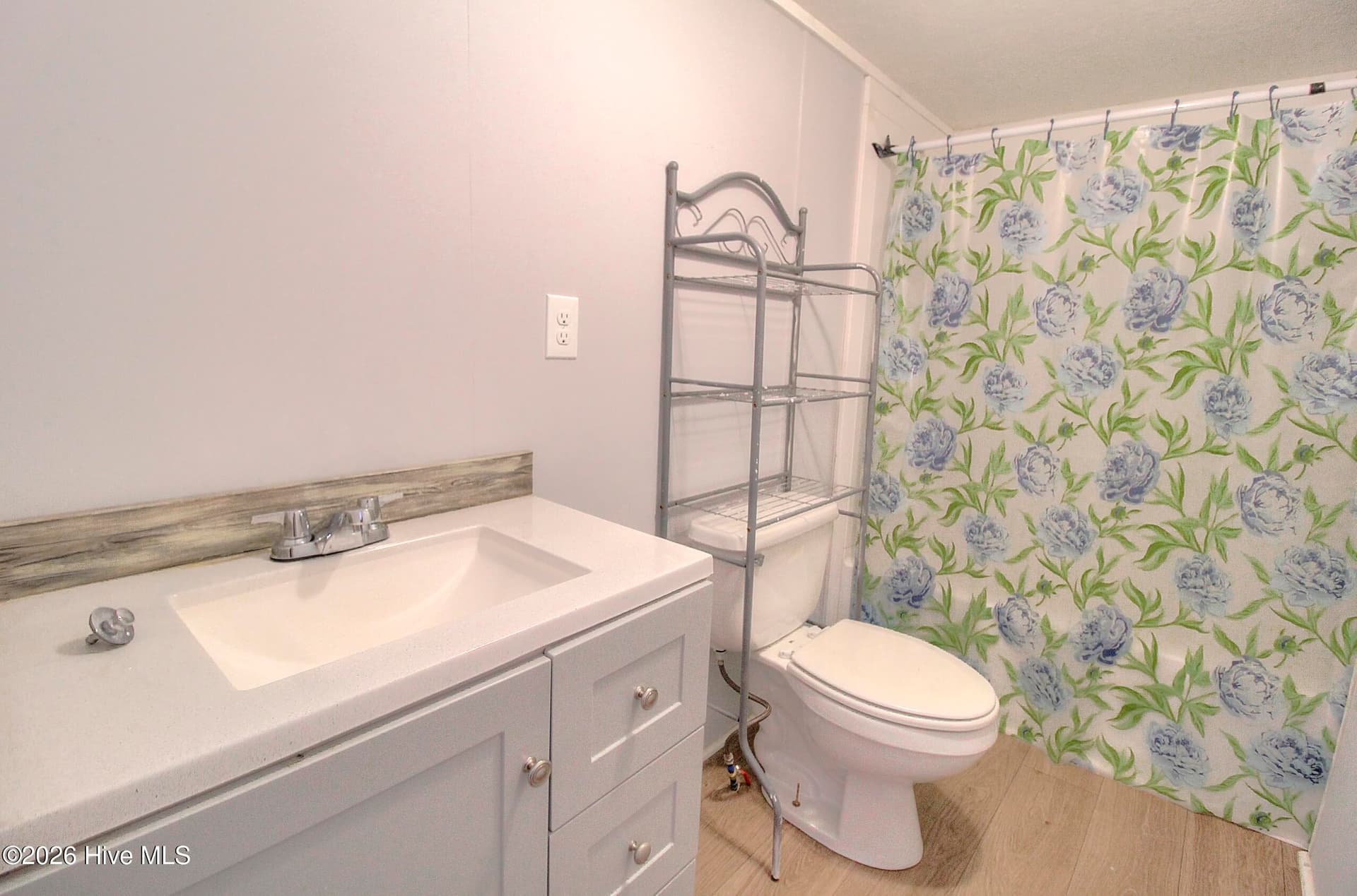 Manufactured Home at 2937 Indian Street SW, Supply, NC 28462, photo 12 of 14