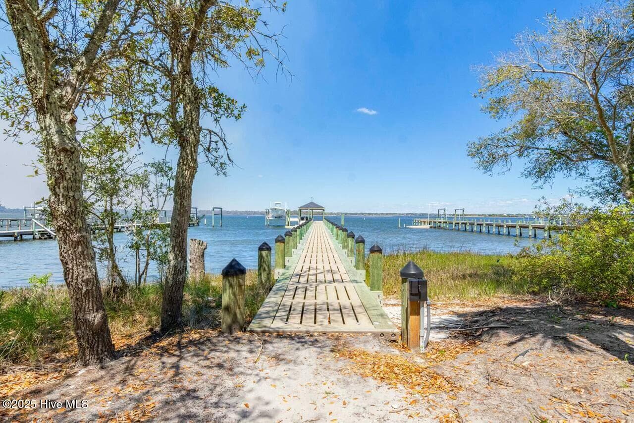 Sog Slat Pier - 7012 Sound Drive, Emerald Isle, NC 28594