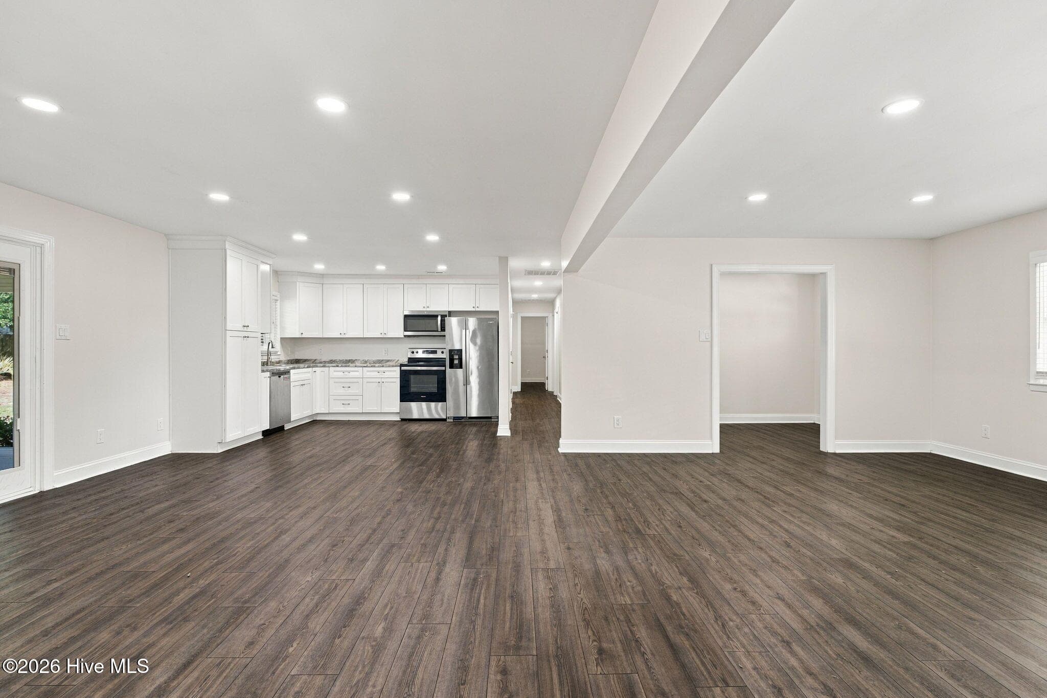 Single Family Residence at 5133 Clear Run Drive, Wilmington, NC 28403, photo 9 of 40