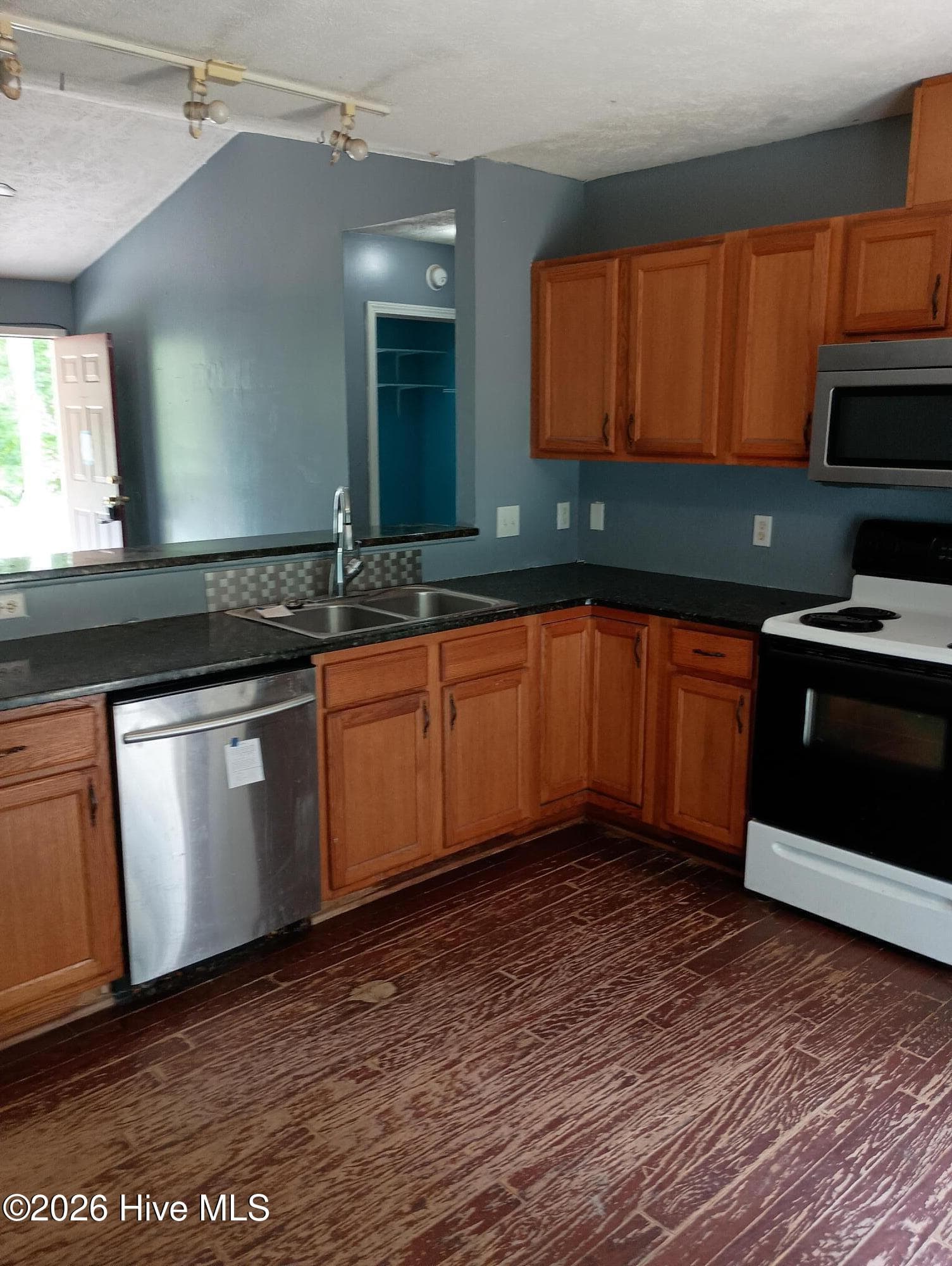 Single Family Residence at 285 Walnut Road, Southport, NC 28461, photo 6 of 12