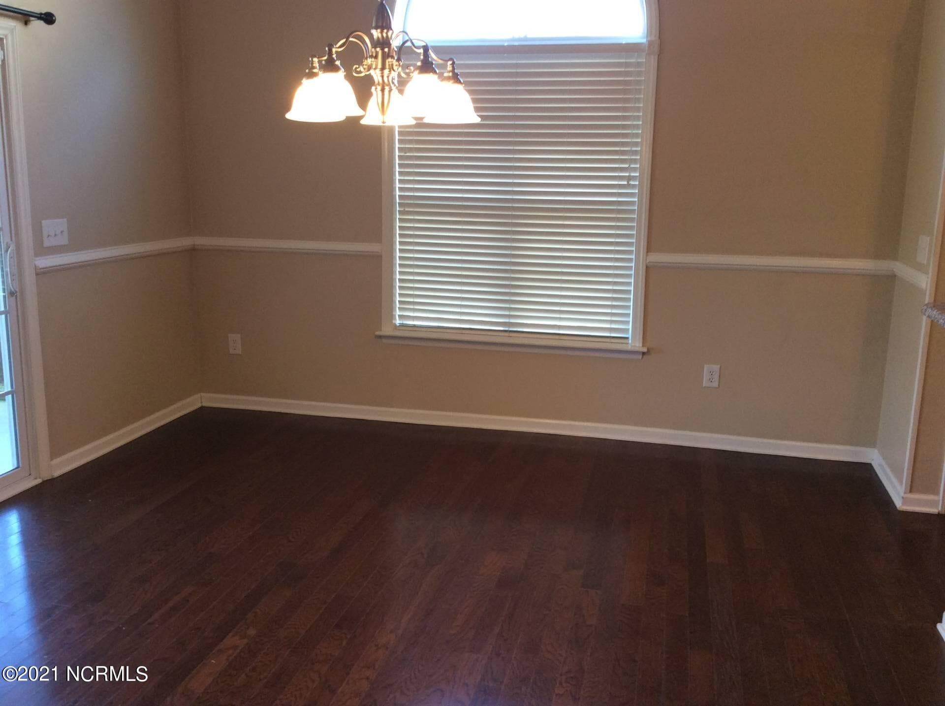Single Family Residence at 105 Lakeside Green Drive, New Bern, NC 28560, photo 16 of 32