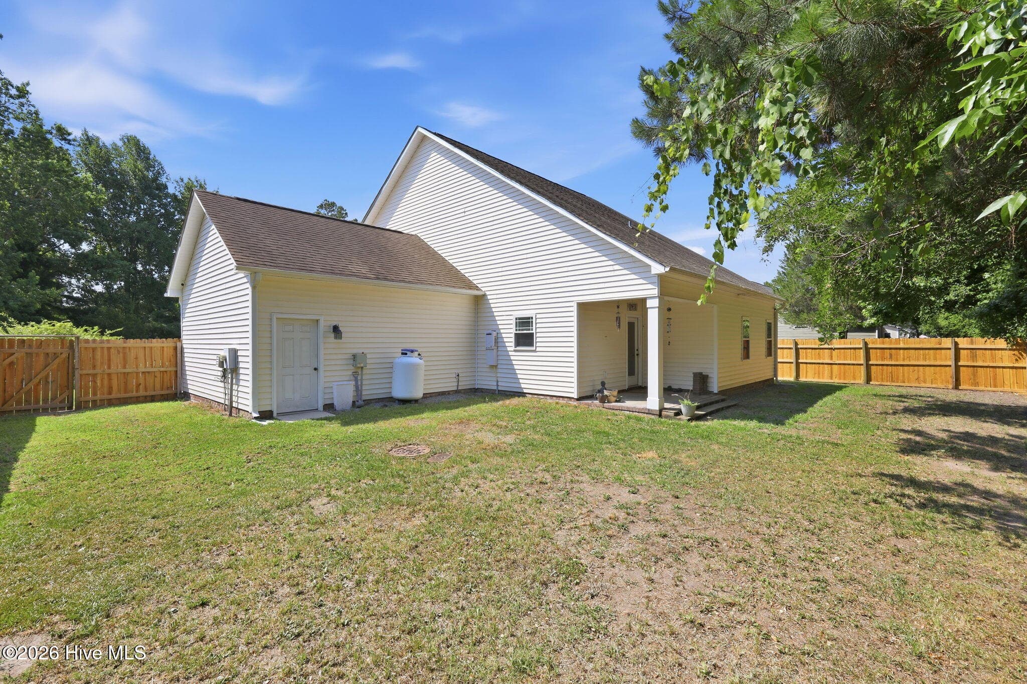 Single Family Residence at 402 Satterfield Drive, New Bern, NC 28560, photo 29 of 42