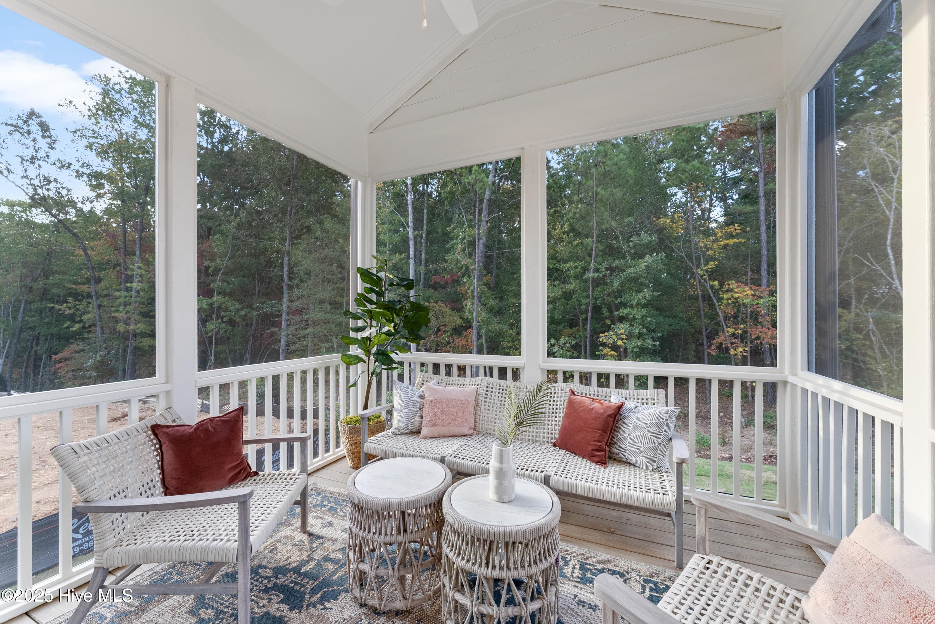 Single Family Residence at 152 Coventry Court, New Bern, NC 28562, photo 11 of 26