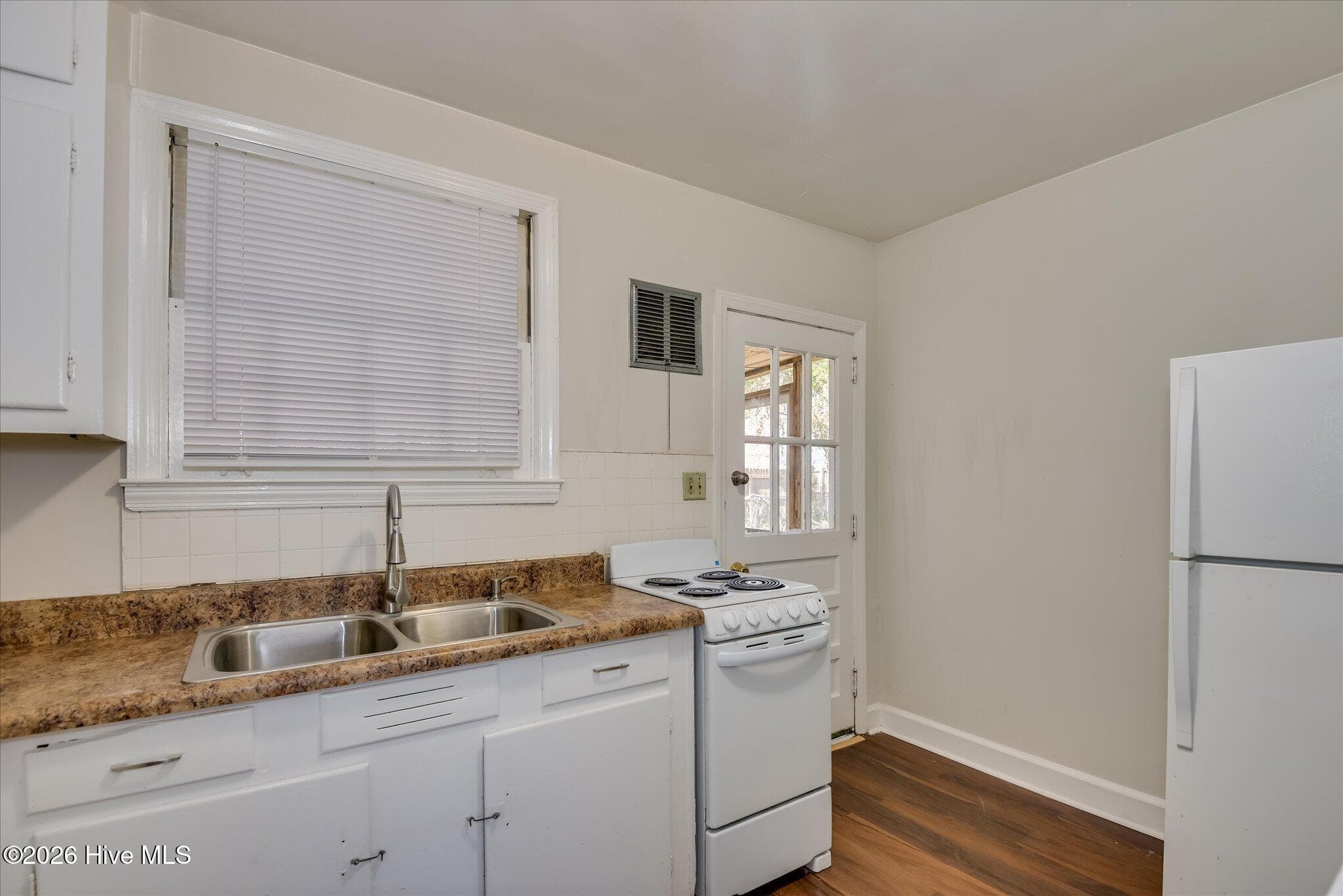 Duplex at 715 Bransford Road, Augusta, GA 30909, photo 13 of 27