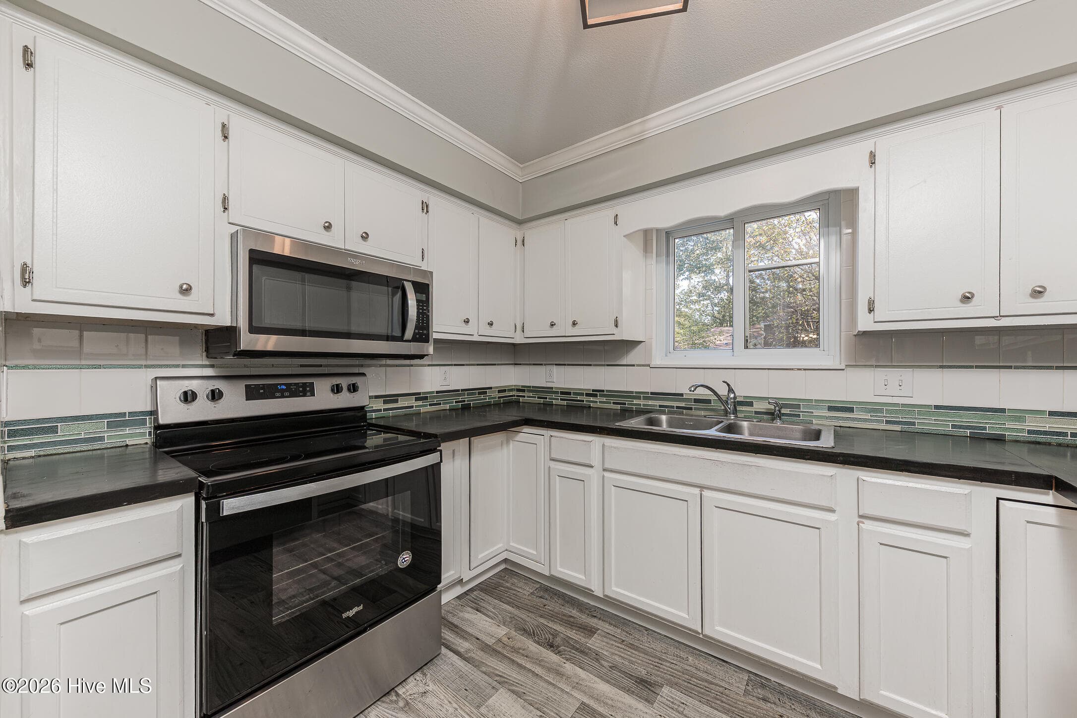 Townhouse at 97 Quarterdeck, New Bern, NC 28562, photo 22 of 71