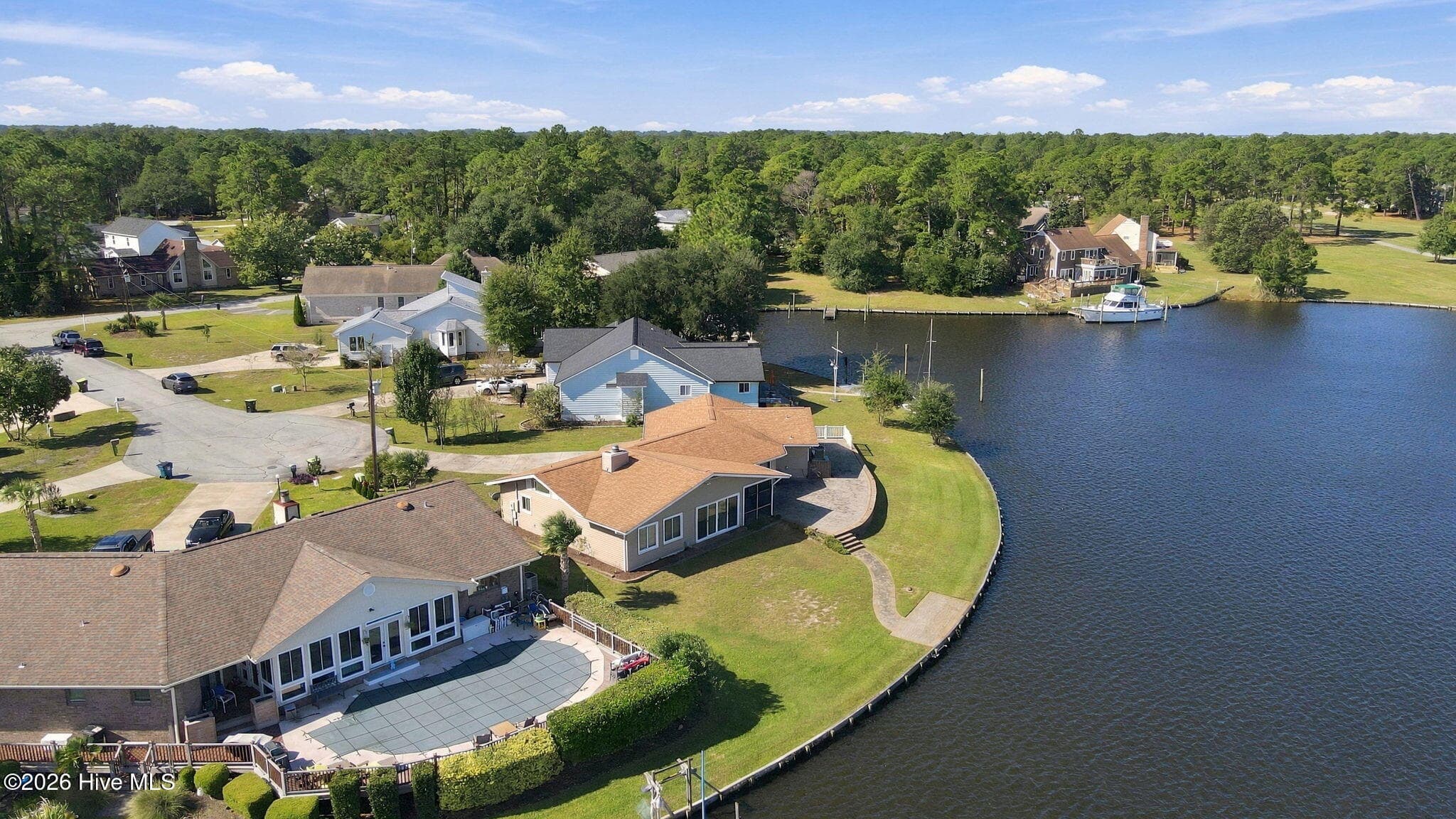 Single Family Residence at 905 Grenada Court, New Bern, NC 28560, photo 2 of 21