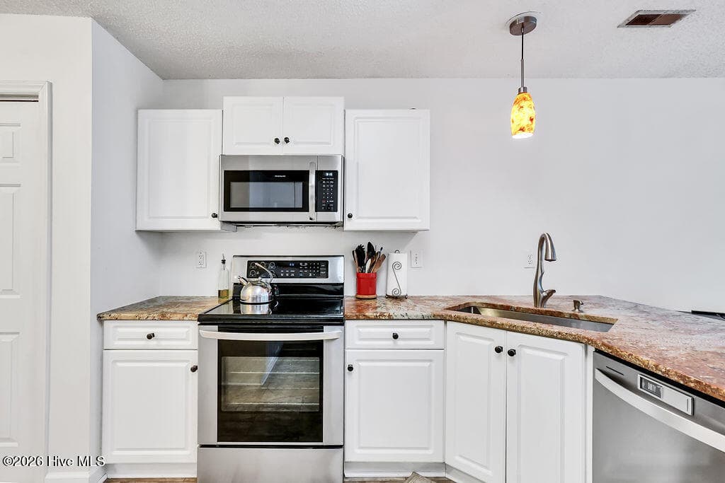 Single Family Residence at 3032 Weatherby Court, Wilmington, NC 28405, photo 16 of 45