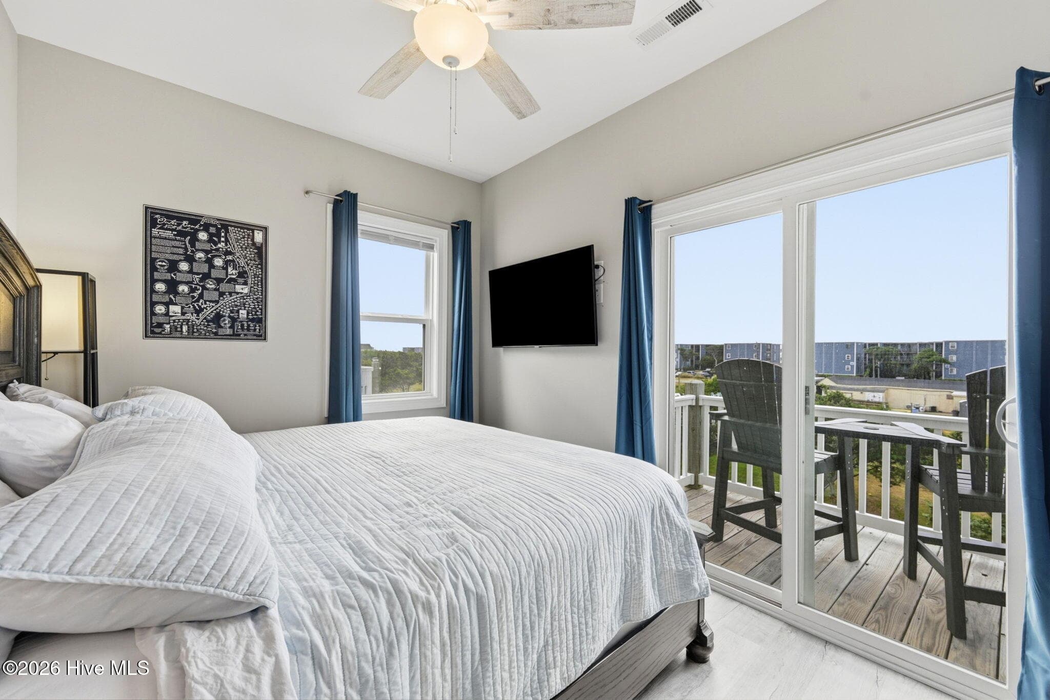 Townhouse at 124 Sea Gull Lane, North Topsail Beach, NC 28460, photo 17 of 48