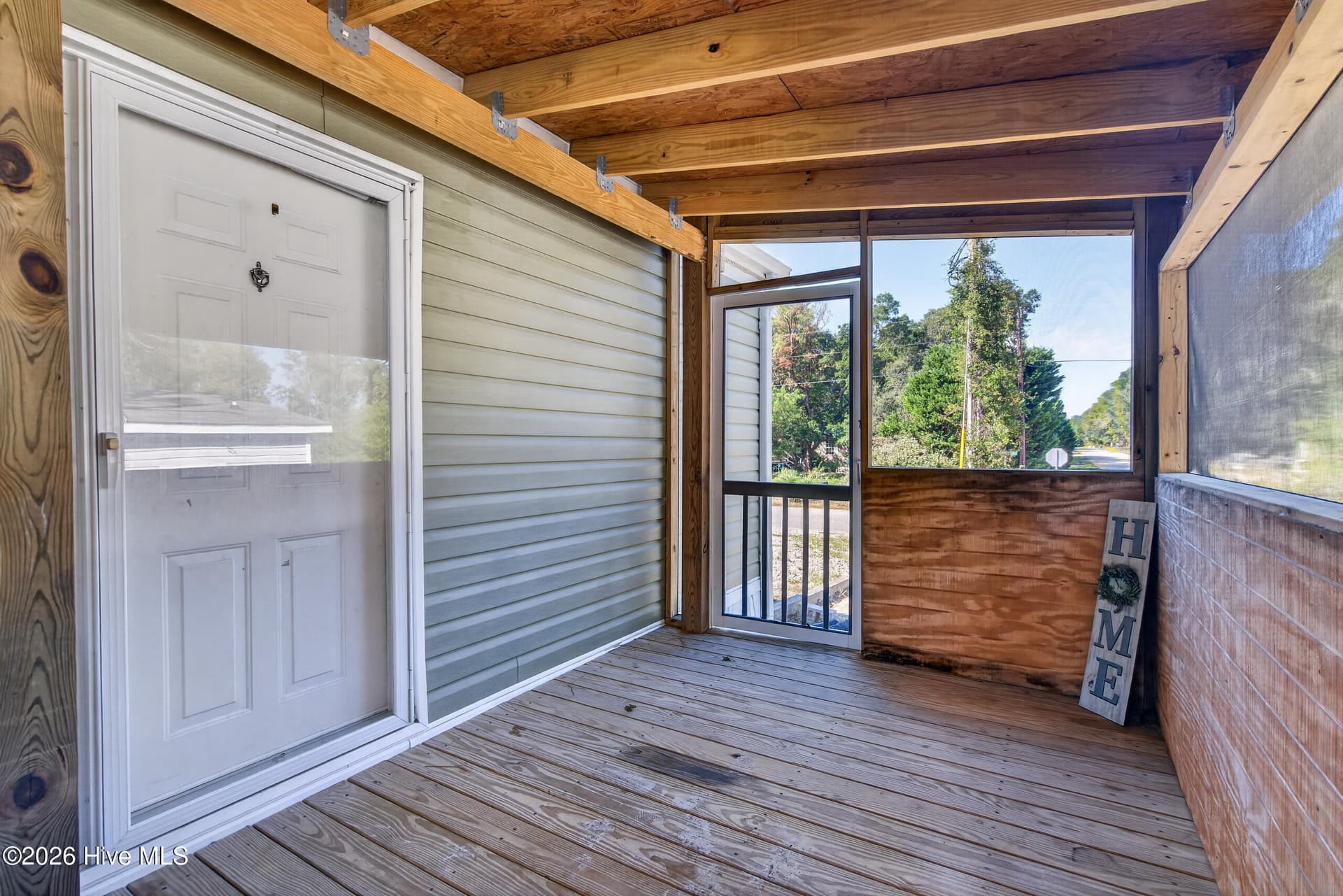 Manufactured Home at 2414 Shoreline Drive SW, Supply, NC 28462, photo 5 of 20