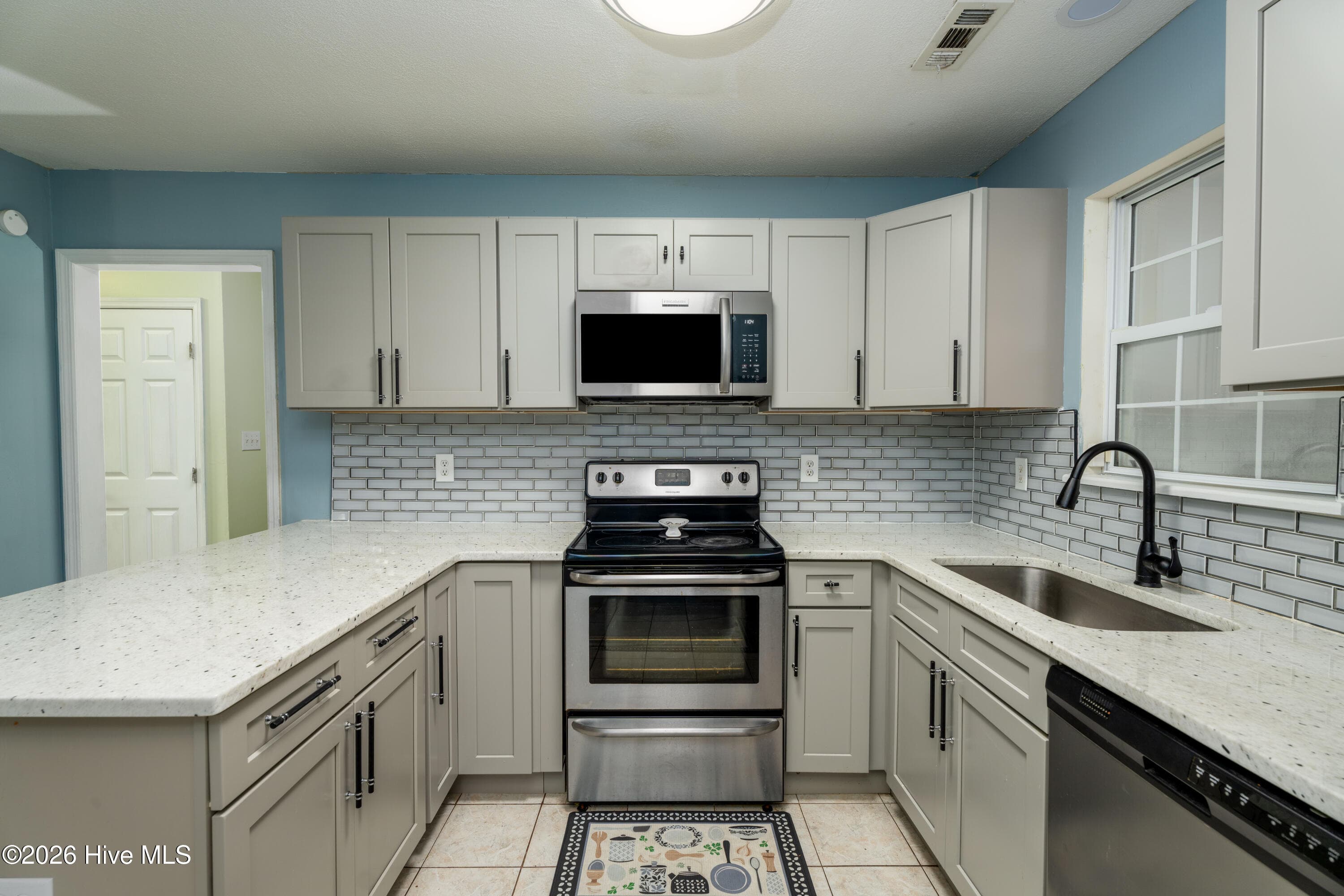 Single Family Residence at 405 Chaps Court, Jacksonville, NC 28546, photo 25 of 71
