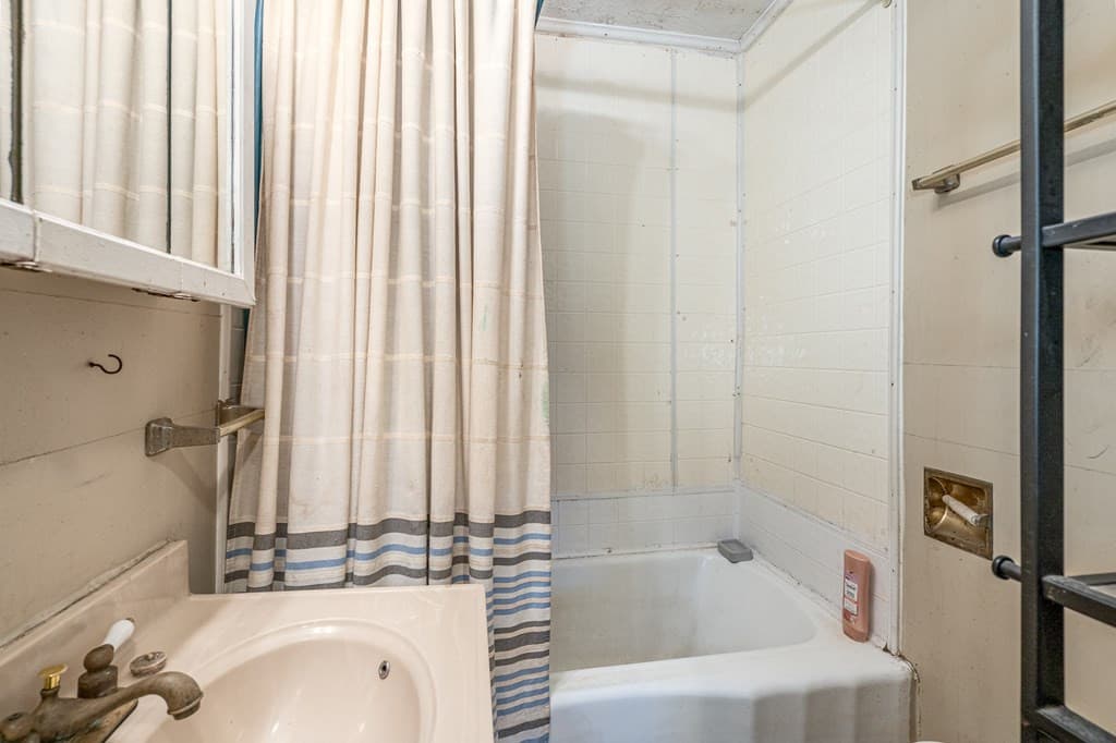 Residential at 385 Aquone, Andrews, NC 28901, photo 4 of 6