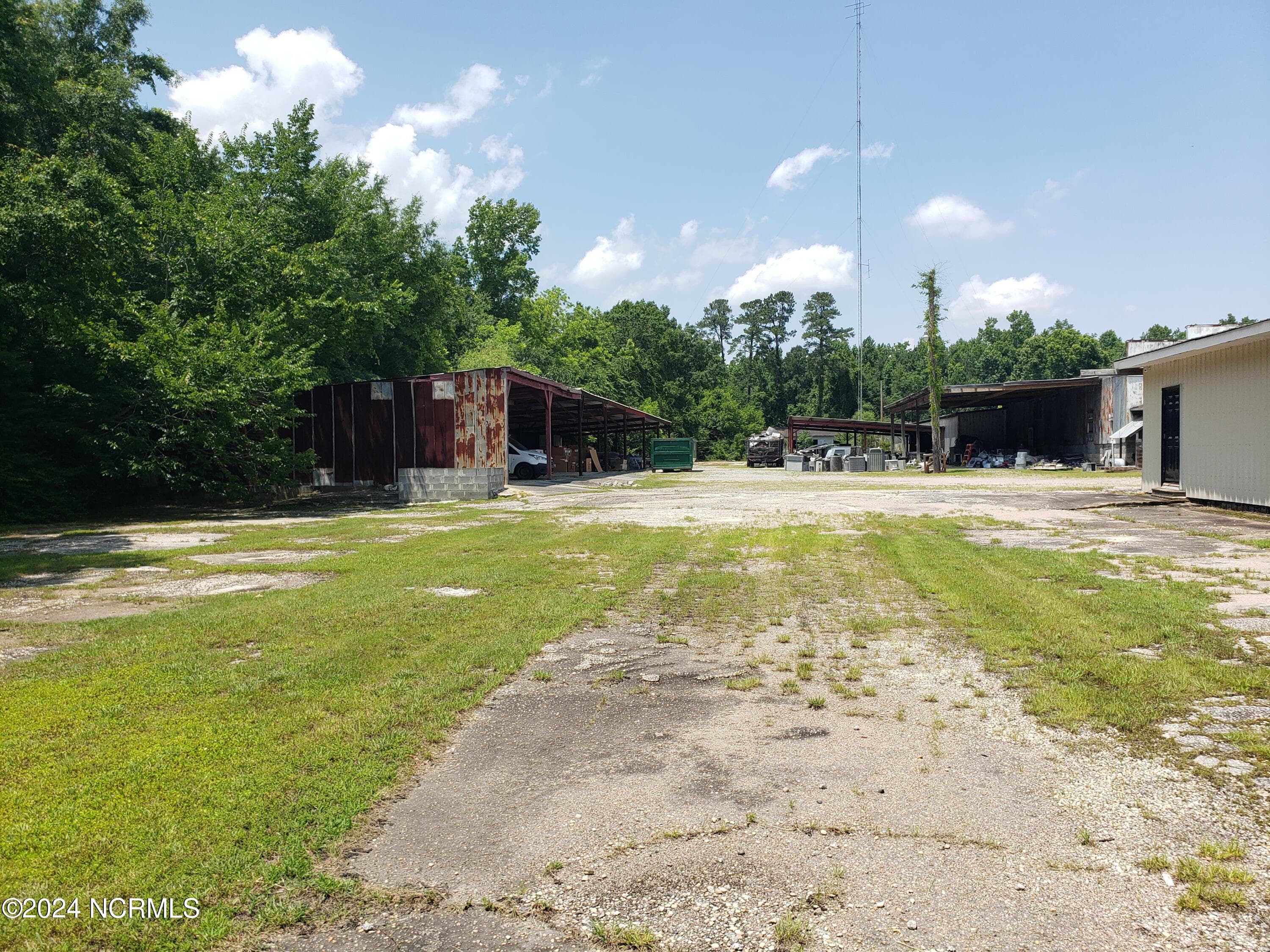 Commercial Sale at 614 Washington Street, Whiteville, NC 28472, photo 11 of 13