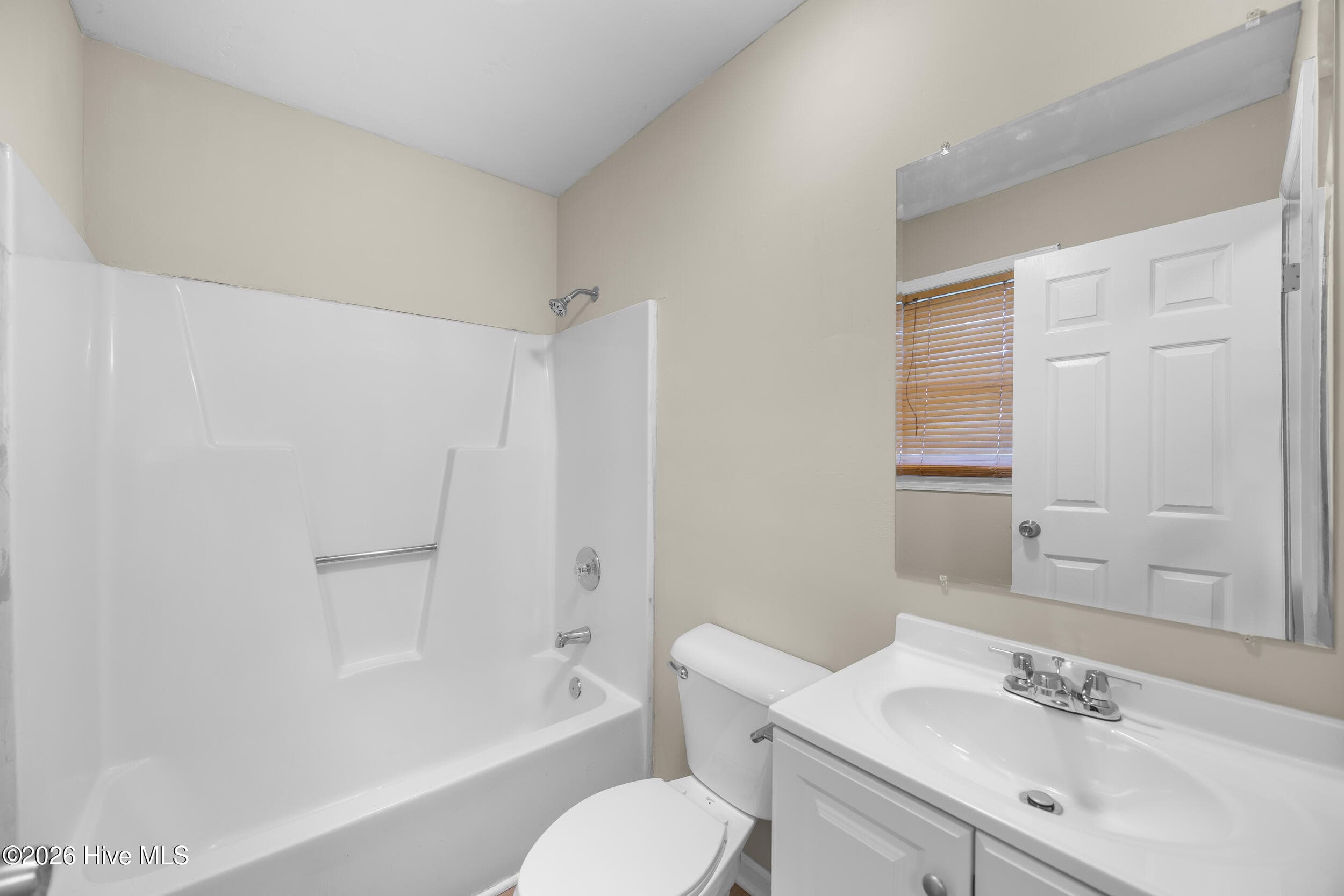 Single Family Residence at 521 Swann Street, Wilmington, NC 28401, photo 10 of 36