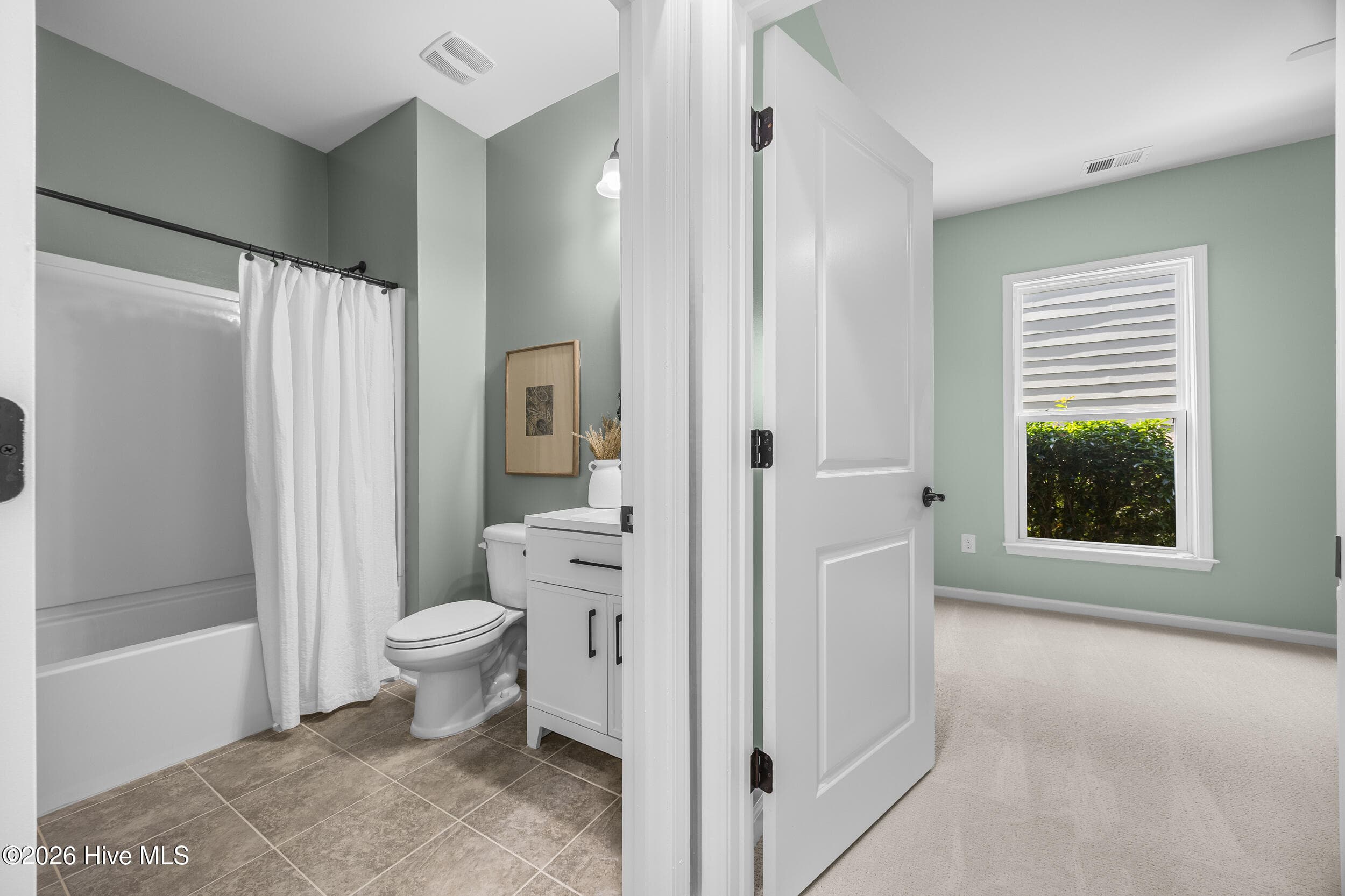 Single Family Residence at 3708 Old Sand Mine Drive, Wilmington, NC 28412, photo 21 of 43