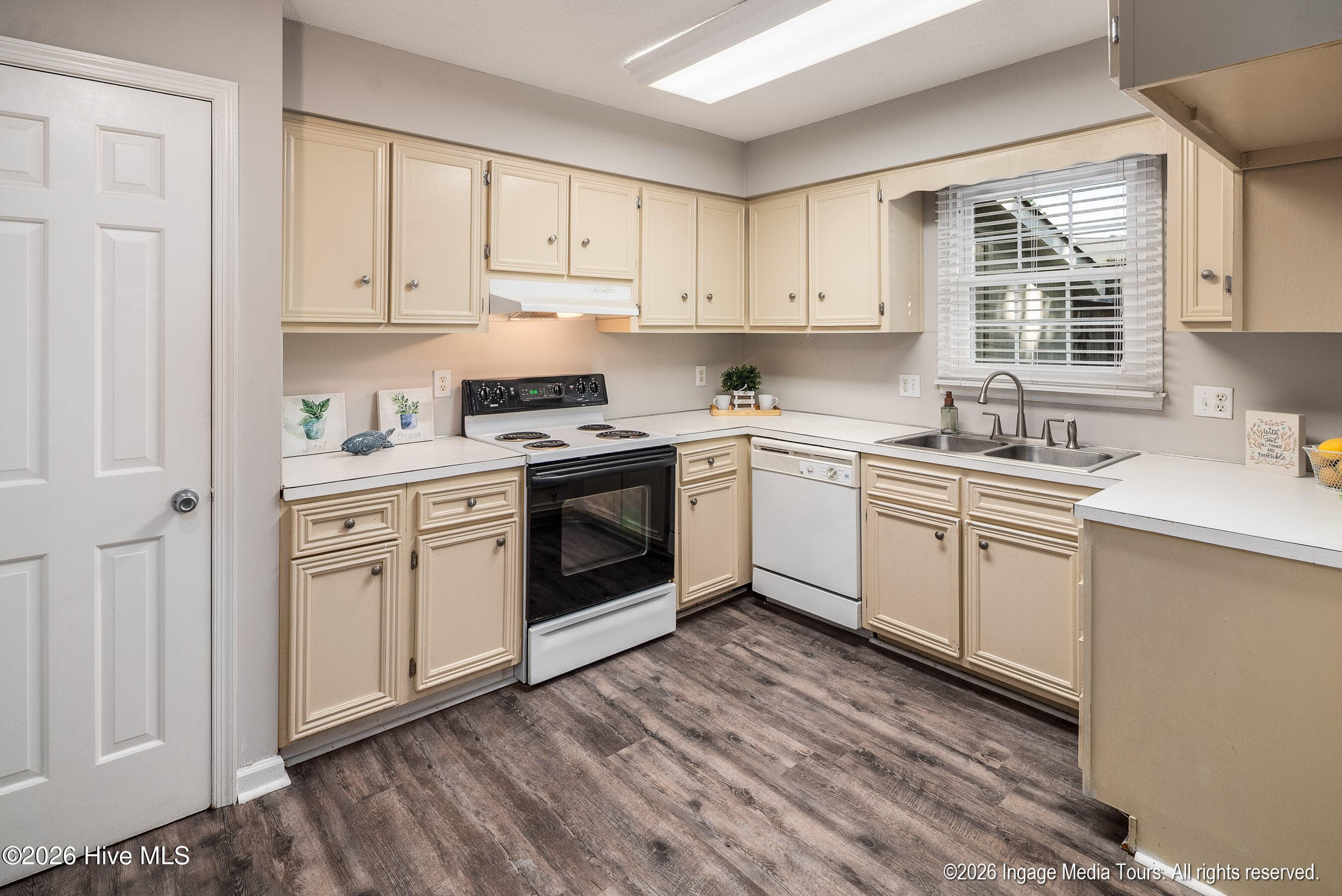 Townhouse at 32 Scott Street, Greenville, NC 27858, photo 13 of 45