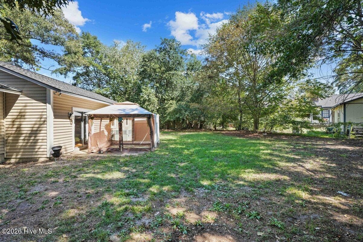 Single Family Residence at 111 Lakehurst Drive, Dudley, NC 28333, photo 7 of 49