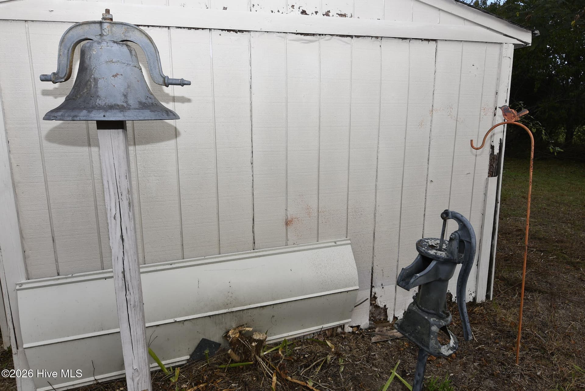 Cast Iron Bell and Well pump - 1362 Gilmer Ricks Road, Conway, NC 27820