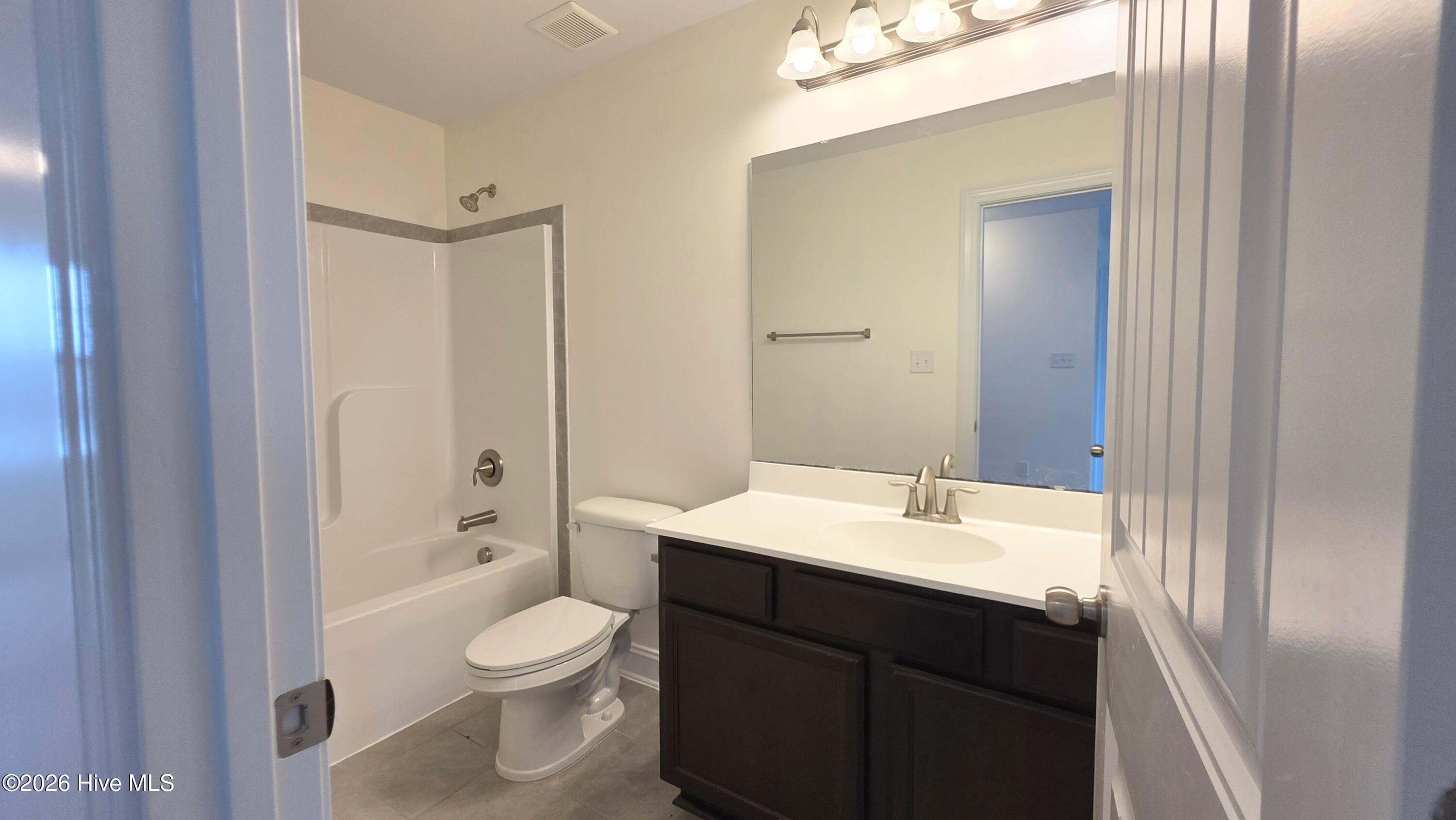 Upstairs Hall Bath w/ Shower /Tub - 2007 Snapper Street, New Bern, NC 28562