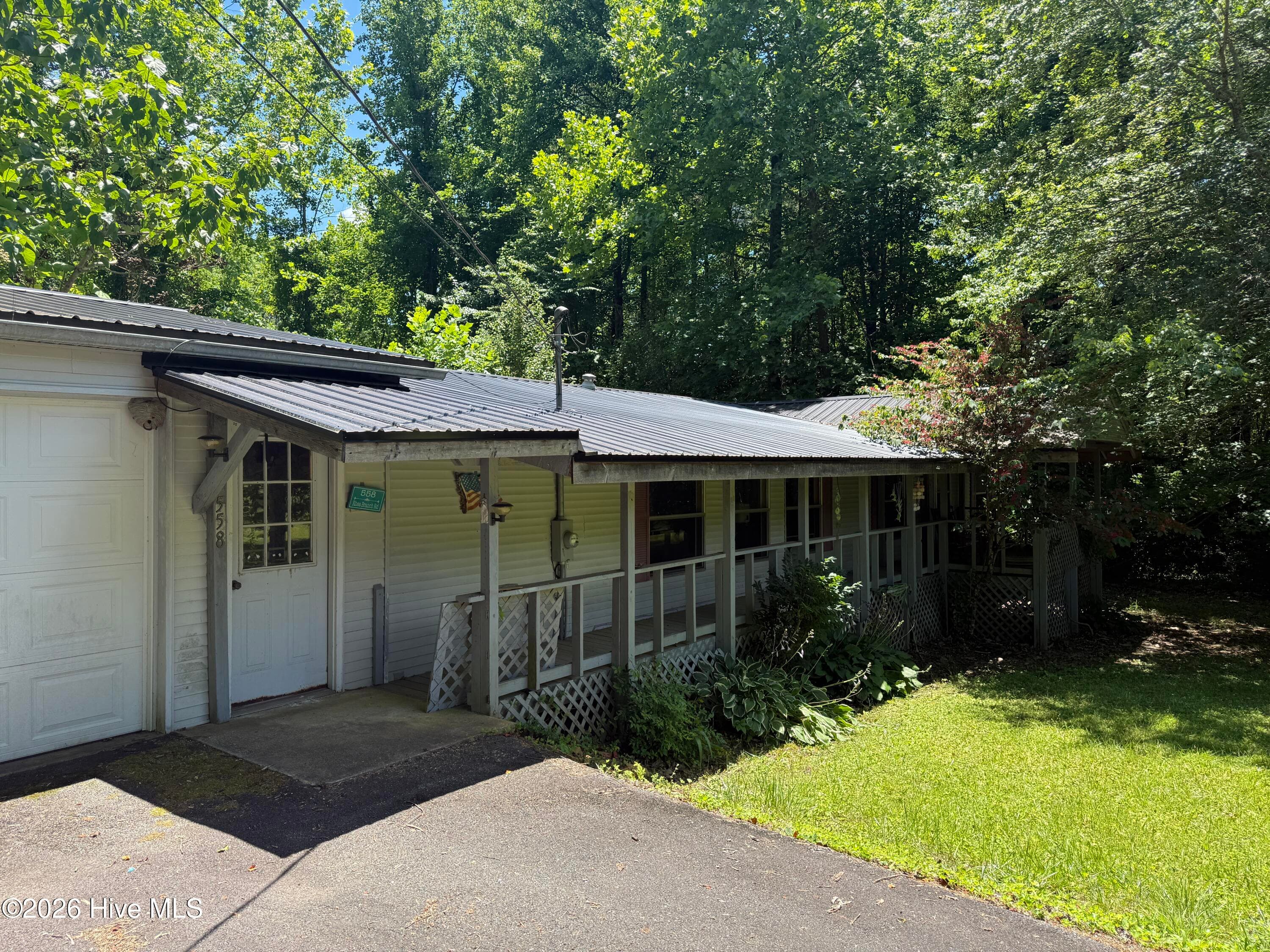 Manufactured Home at 558 Rhea Branch Road, Marble, NC 28905, photo 3 of 26