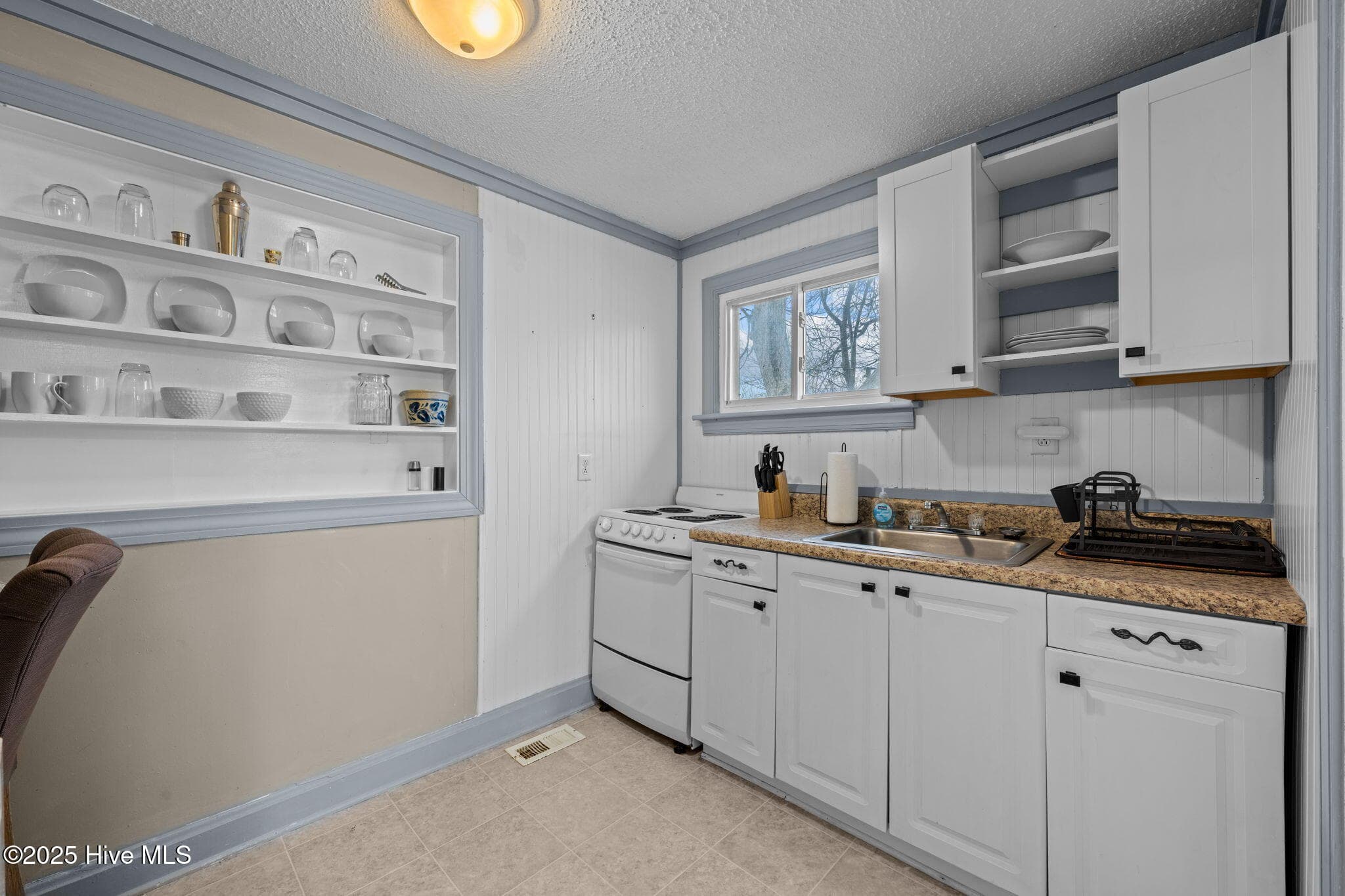 Quadruplex at 411 George Street 4, New Bern, NC 28560, photo 14 of 18