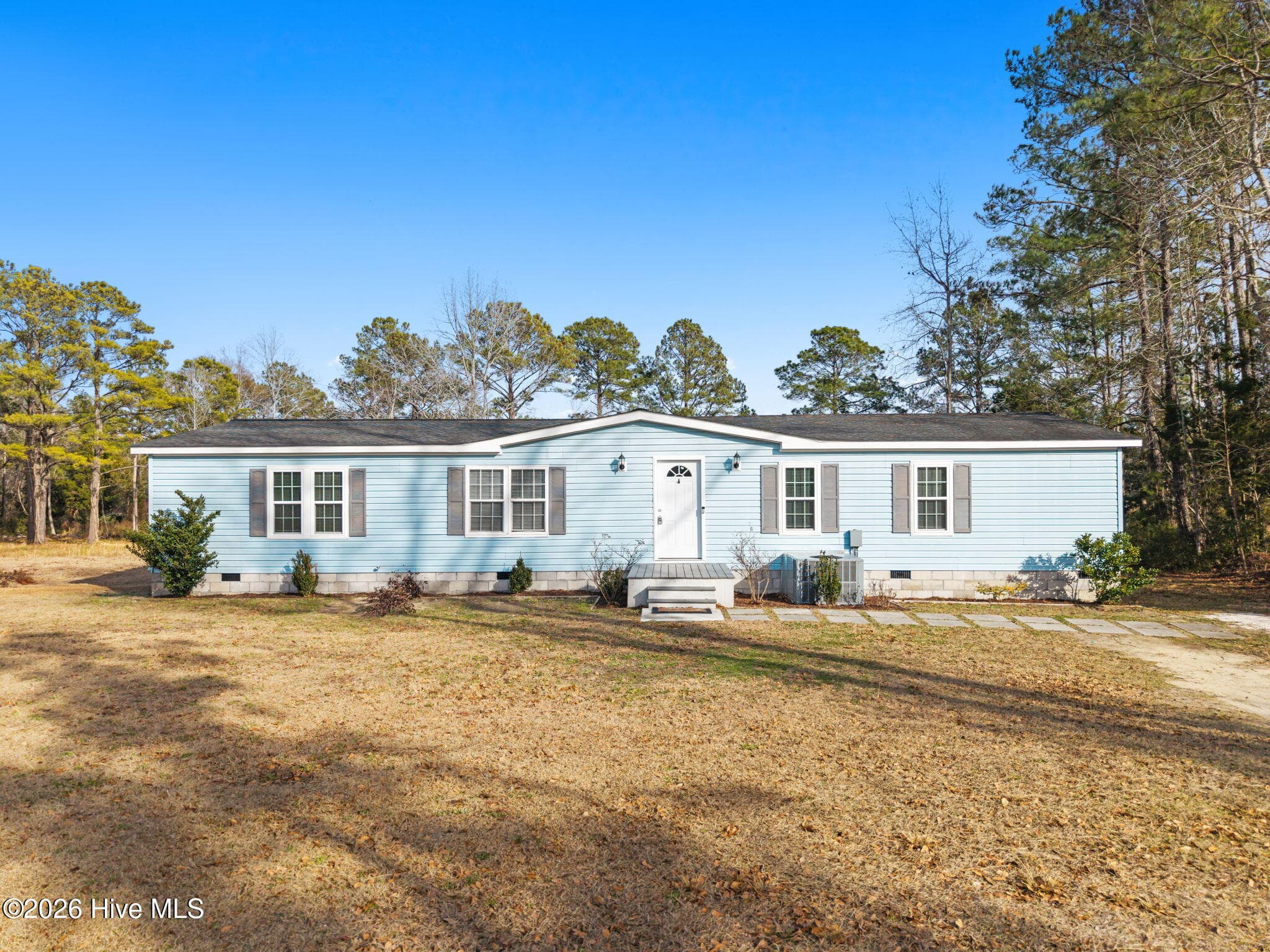 Manufactured Home at 286 Edgewater Drive SW, Shallotte, NC 28470, photo 2 of 56