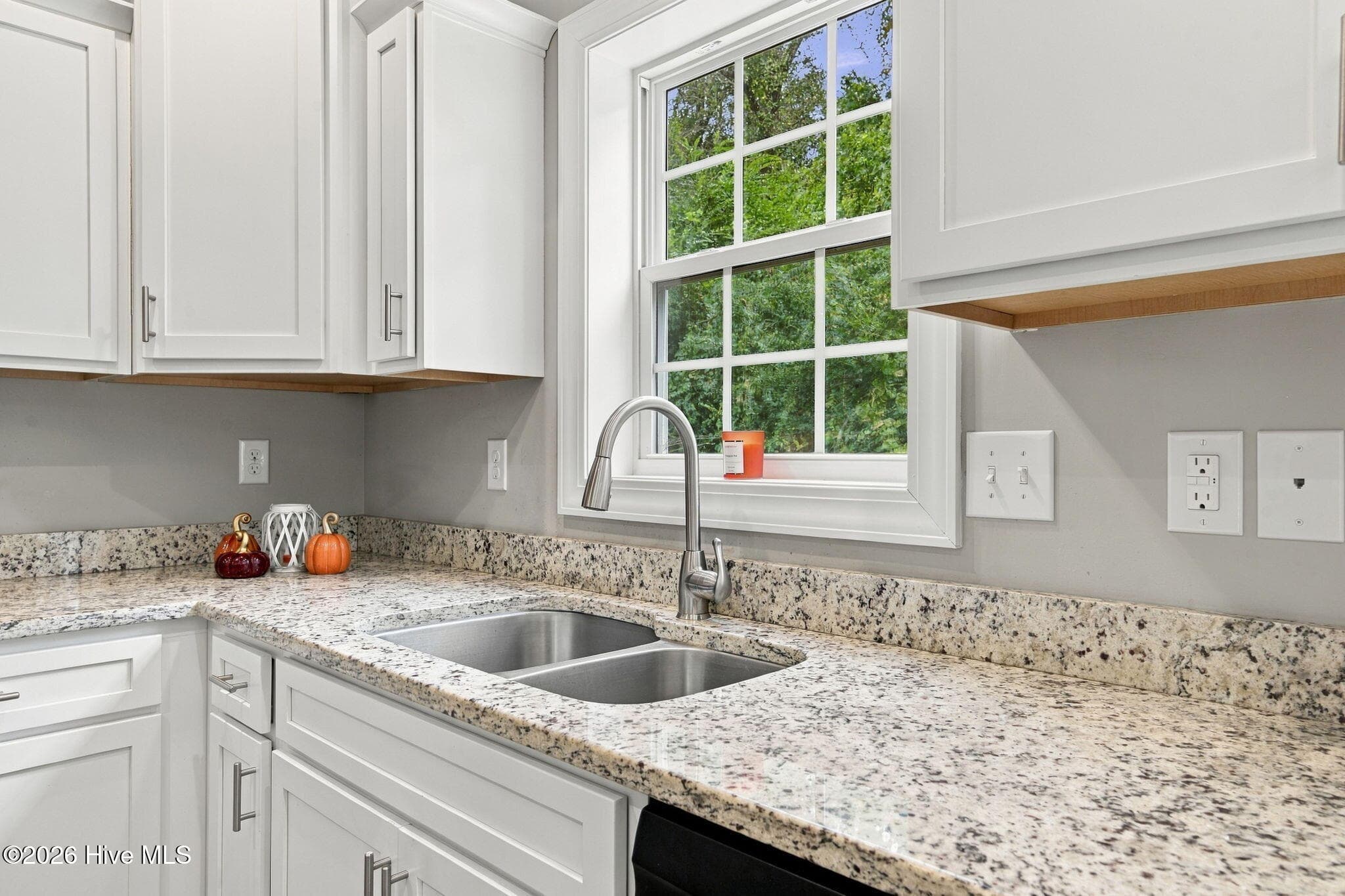 Single Family Residence at 100 Fernie Lane, New Bern, NC 28560, photo 13 of 51