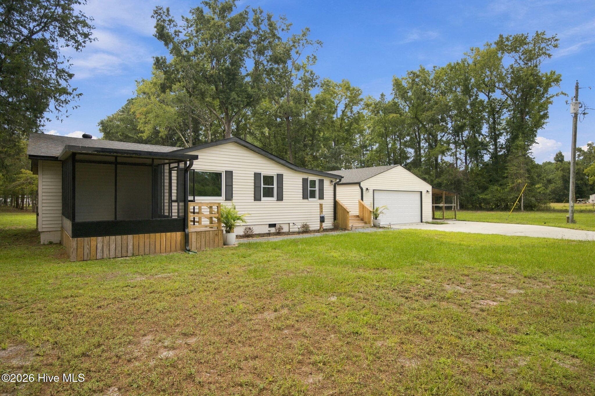 Single Family Residence at 190 Old Bridge Road, Rocky Point, NC 28457, photo 3 of 46