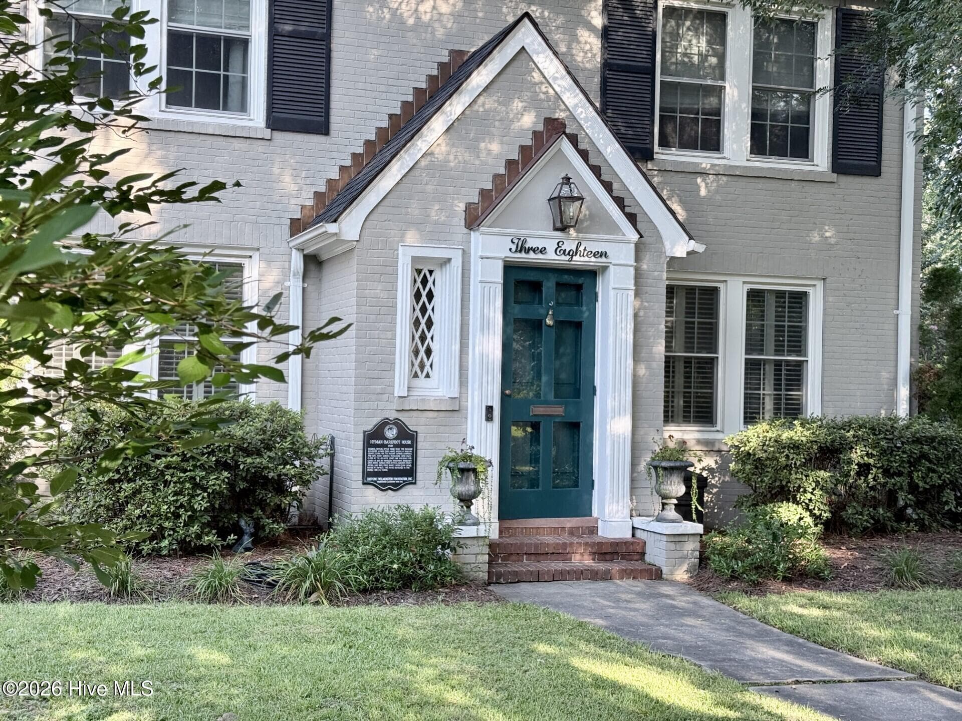 Single Family Residence at 318 Colonial Drive, Wilmington, NC 28403, photo 5 of 74