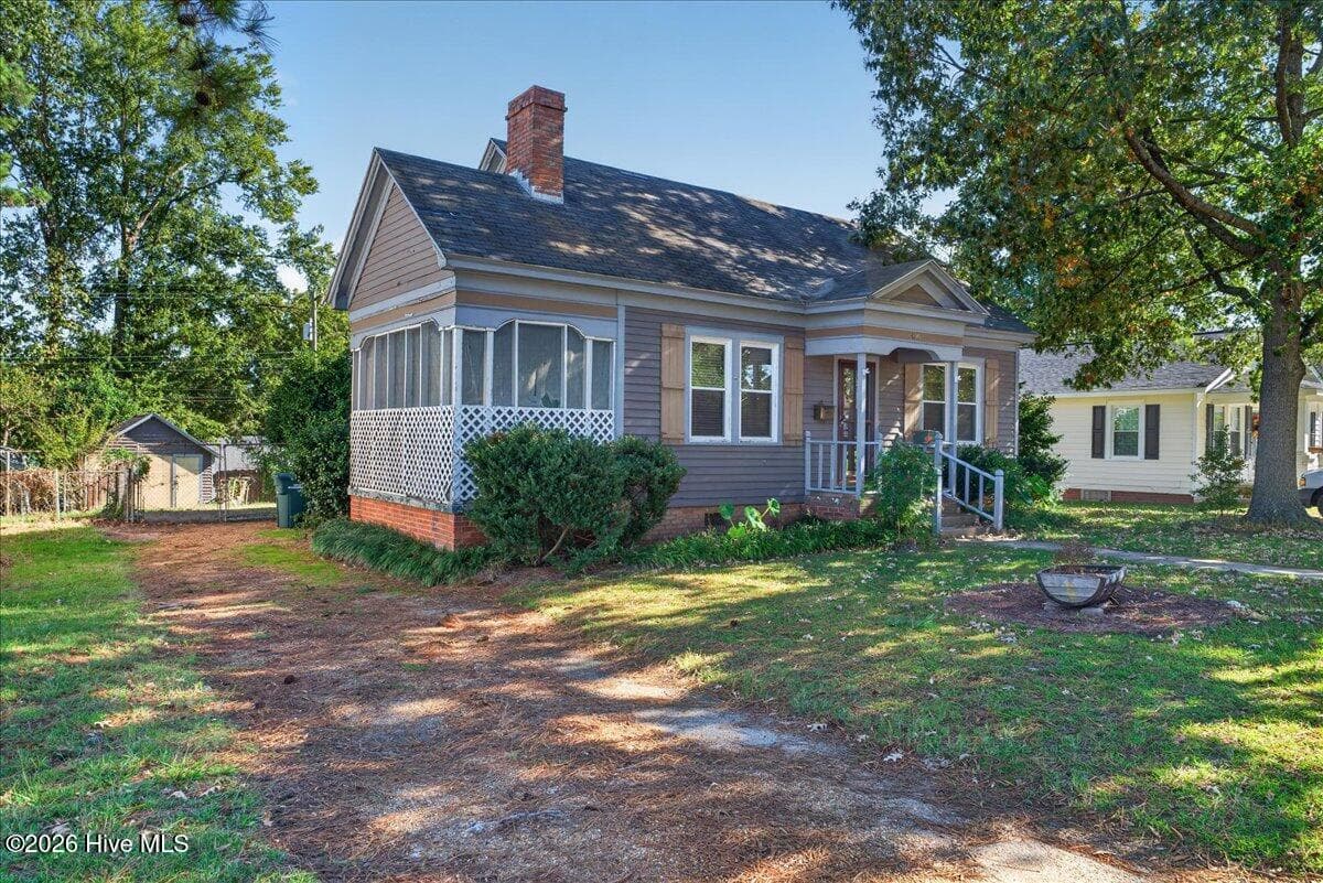 Single Family Residence at 410 Charlotte Street, Roanoke Rapids, NC 27870, photo 4 of 33