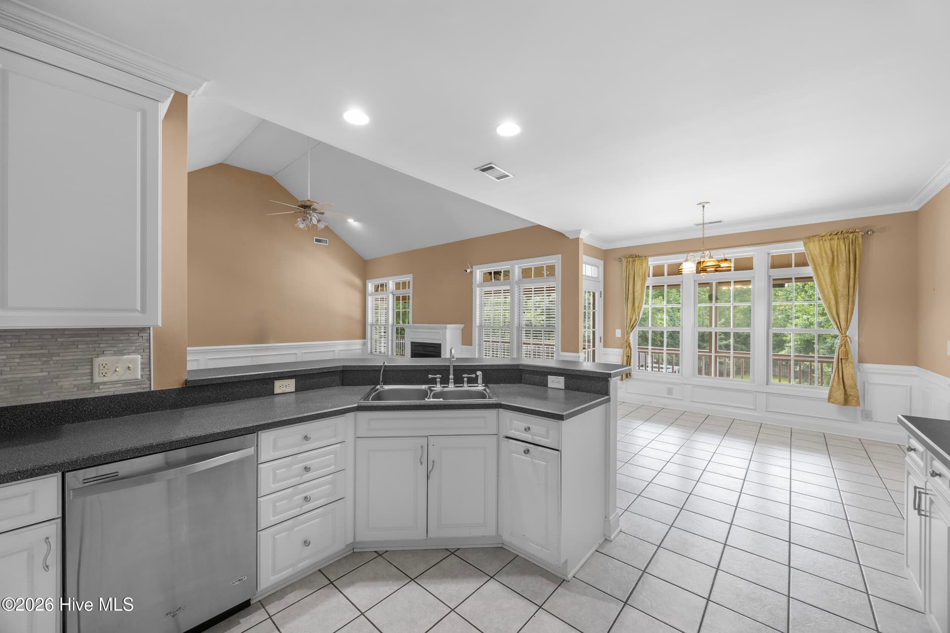 Single Family Residence at 638 Ravenswood Road, Hampstead, NC 28443, photo 18 of 100