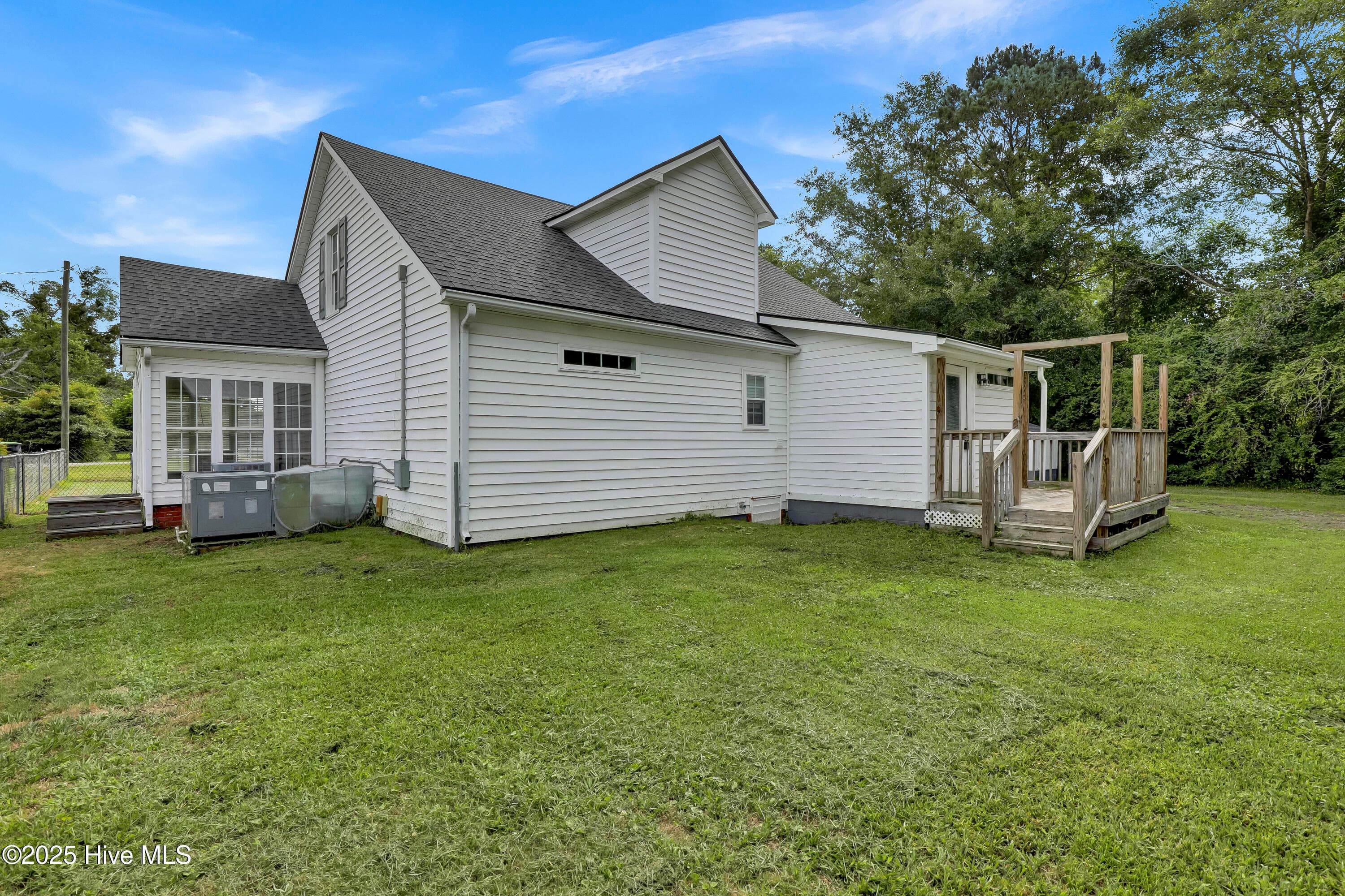 Single Family Residence at 2971 Penderlea Highway, Burgaw, NC 28425, photo 23 of 26