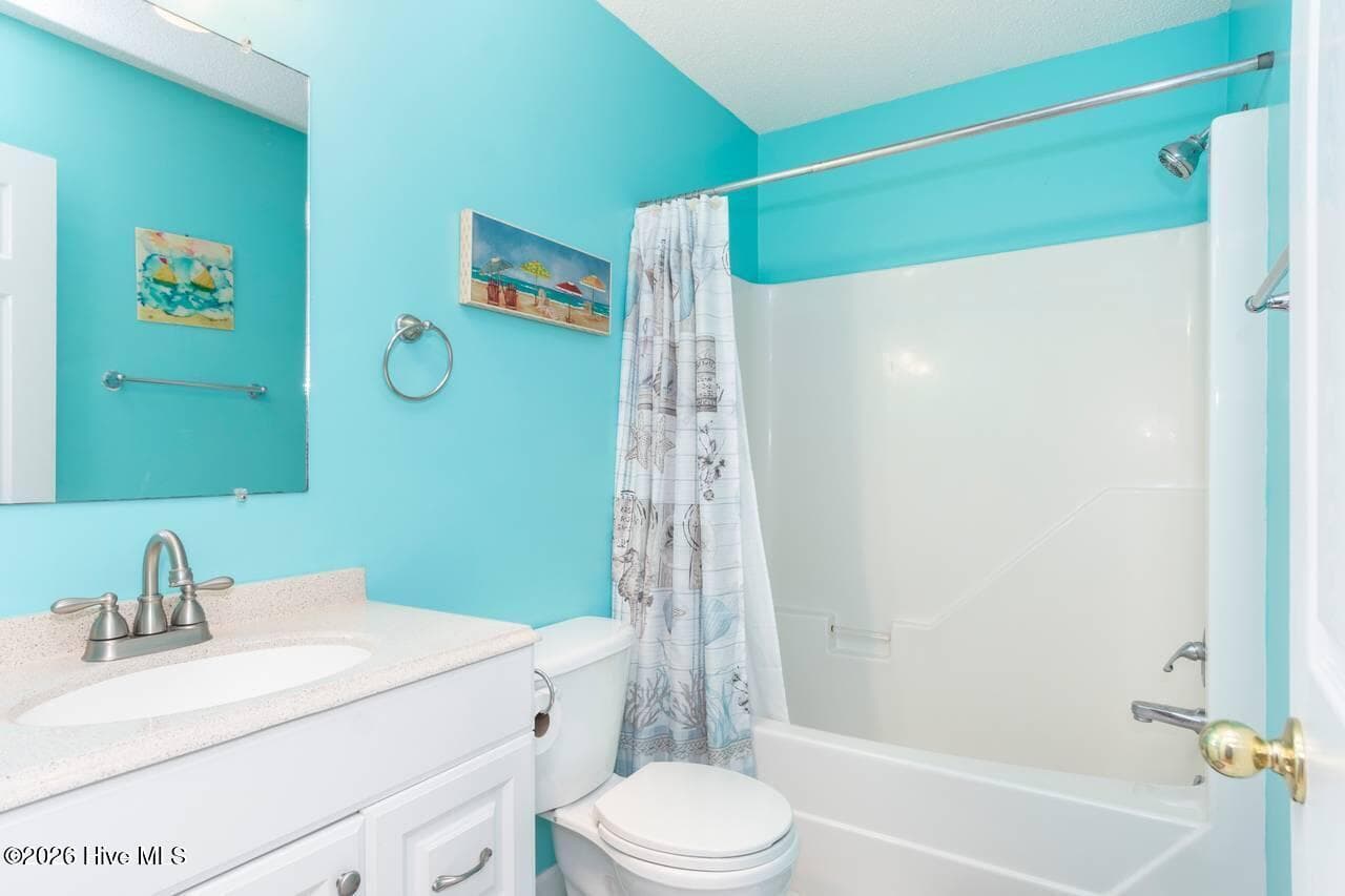 Single Family Residence at 303 Osprey Ridge Court, Emerald Isle, NC 28594, photo 14 of 23