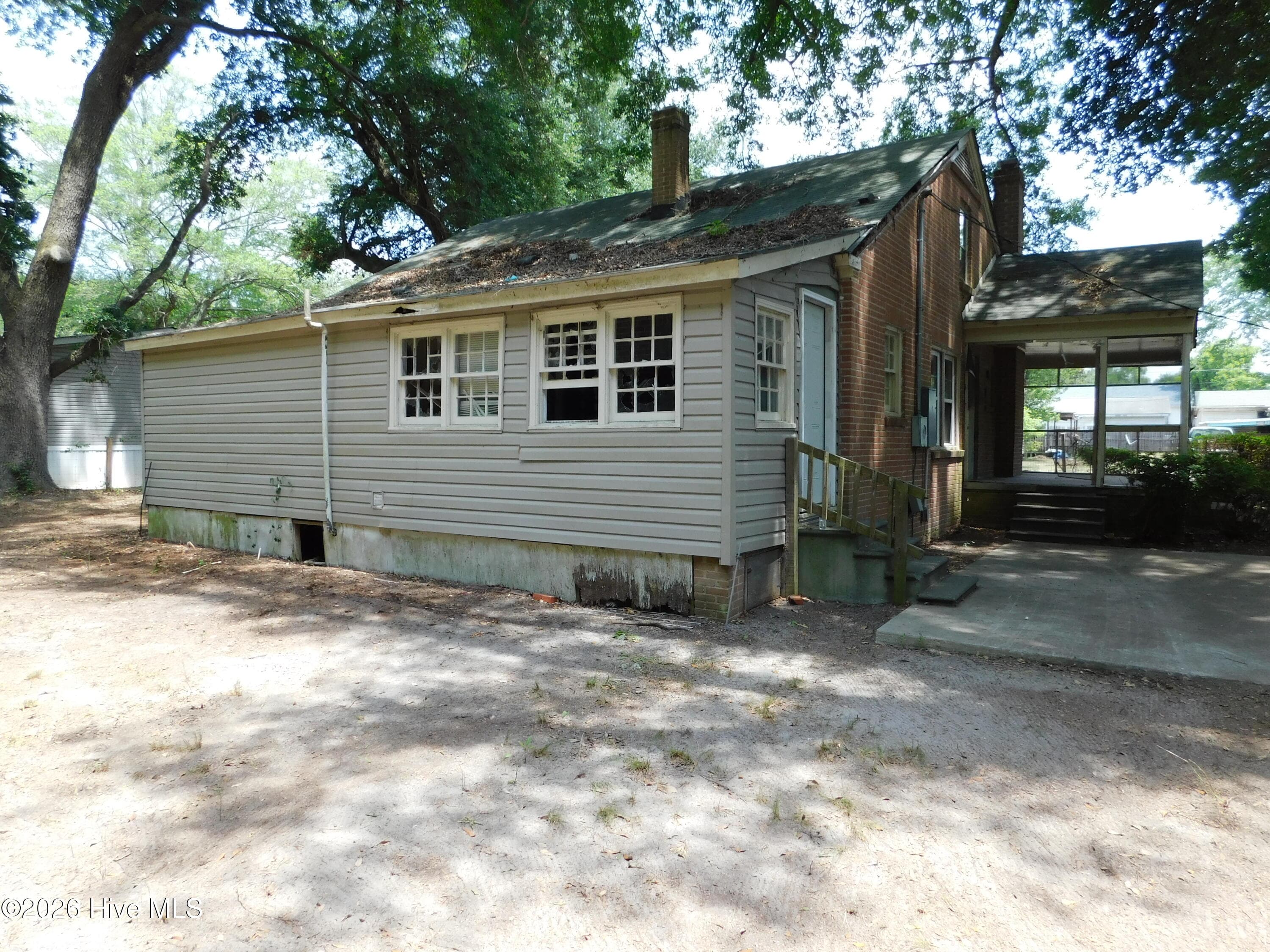 Single Family Residence at 7 First Street, Laurinburg, NC 28352, photo 4 of 20