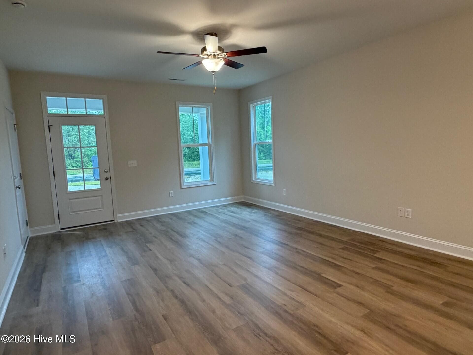 Single Family Residence at 100 S Bandwheel Way, Hampstead, NC 28443, photo 4 of 31
