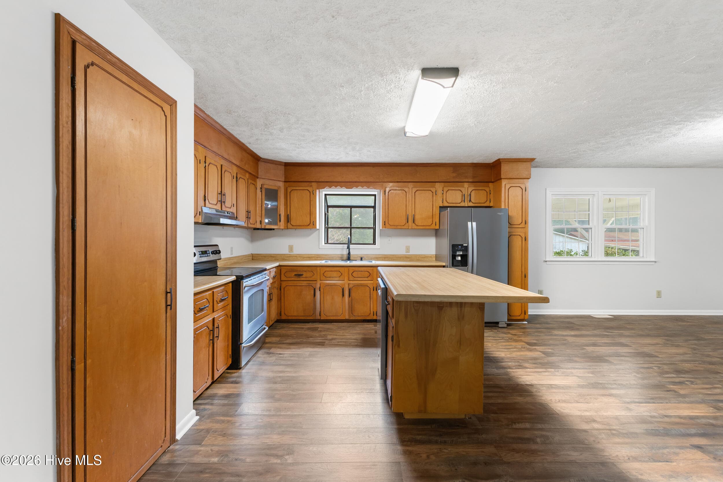 Single Family Residence at 4846 General Howe Highway, Riegelwood, NC 28456, photo 12 of 50