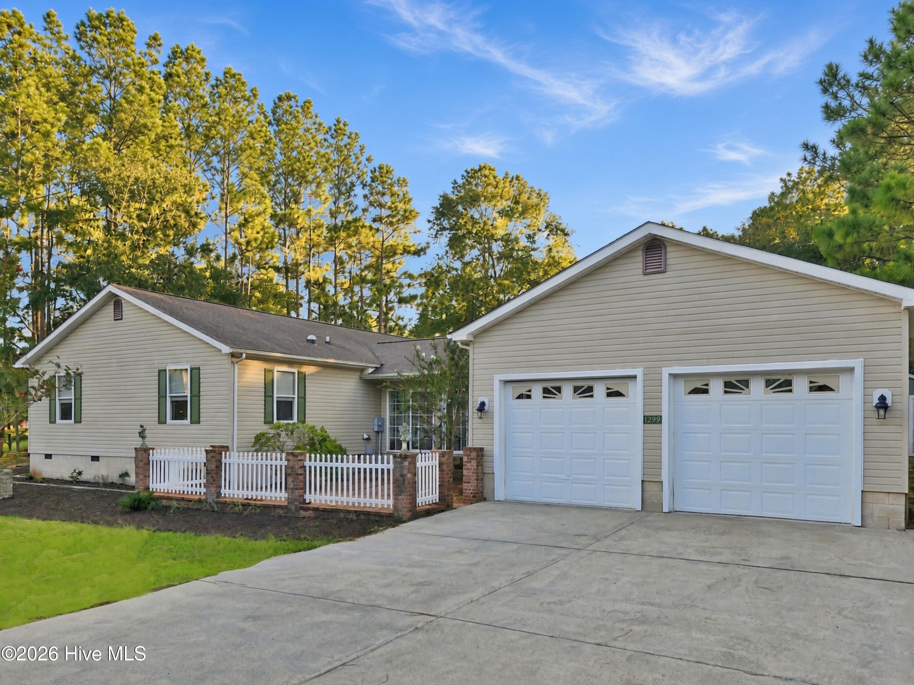 Single Family Residence at 1299 N Shore Drive, Boiling Spring Lakes, NC 28461, photo 4 of 63