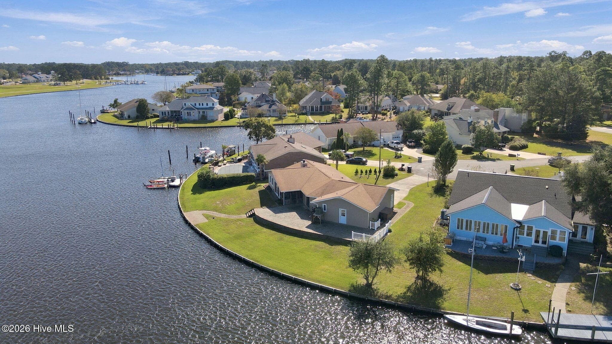 Single Family Residence at 905 Grenada Court, New Bern, NC 28560, photo 12 of 21