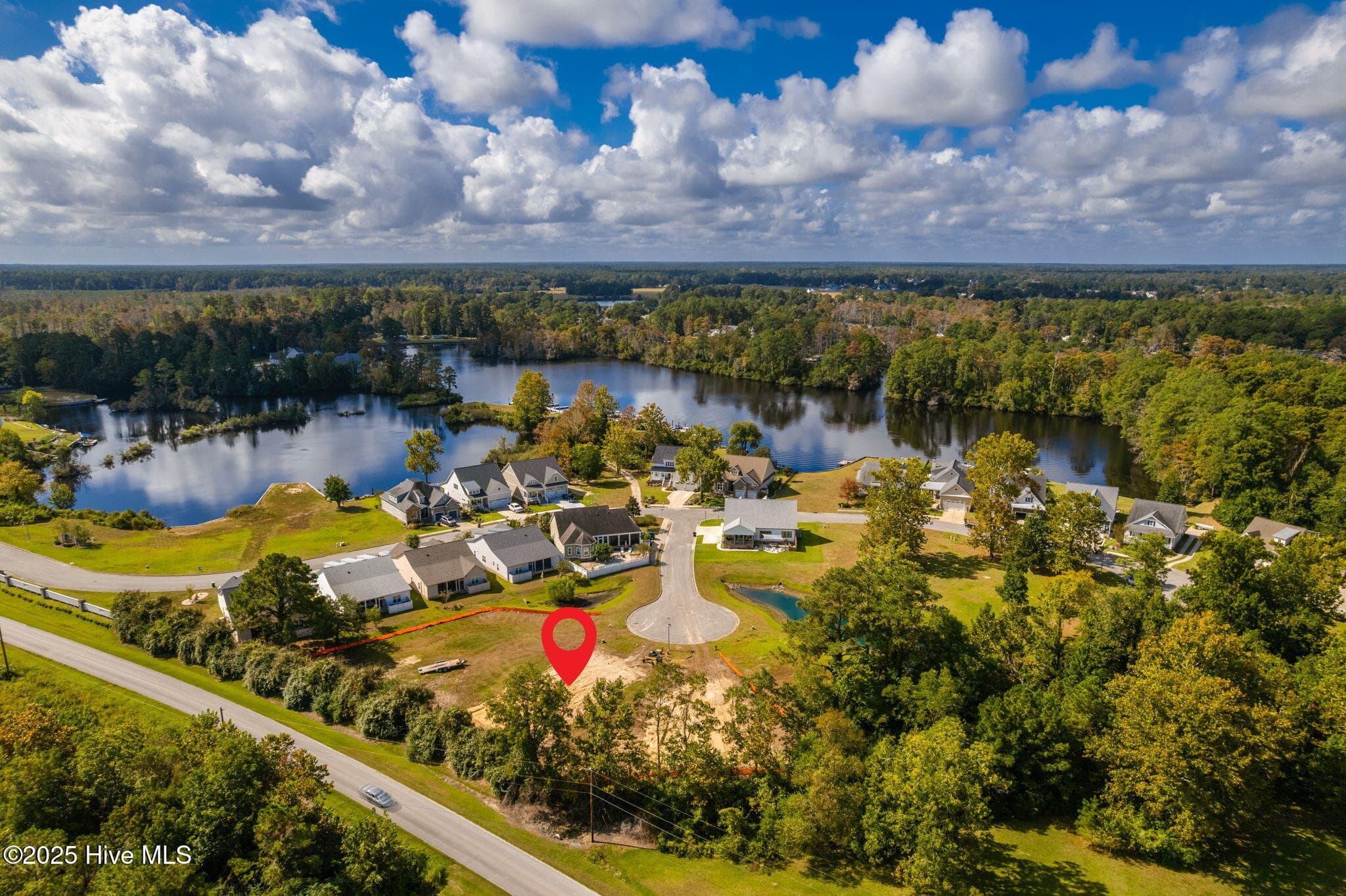 Single Family Residence at 152 Coventry Court, New Bern, NC 28562, photo 13 of 26