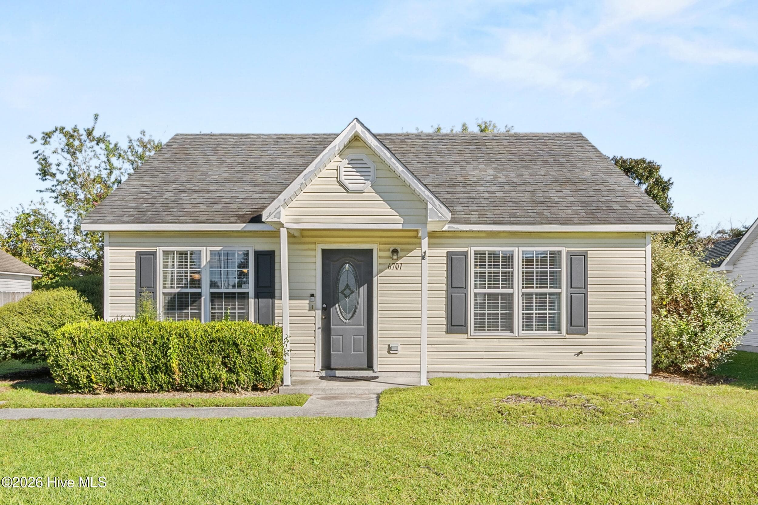 Single Family Residence at 6701 Alamosa Drive, Wilmington, NC 28411, photo 3 of 46