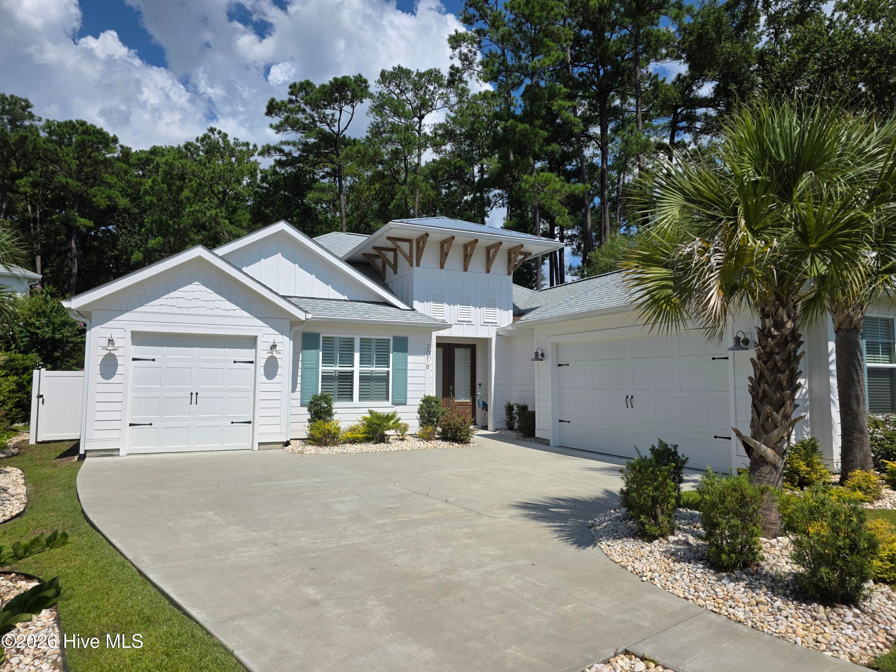 Single Family Residence at 2016 Manor Parc Drive, Calabash, NC 28467